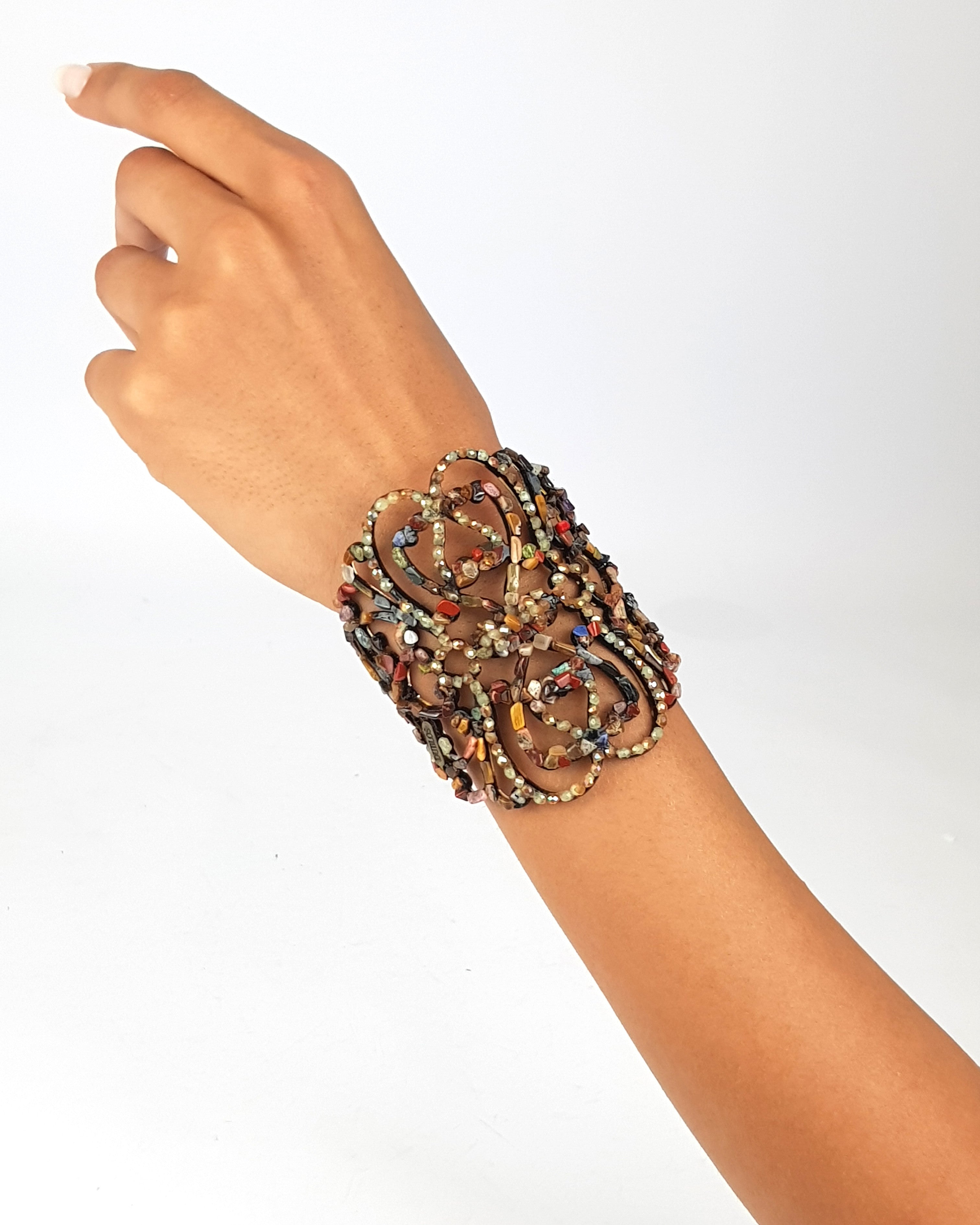 Brazalete calado minerales multicolor