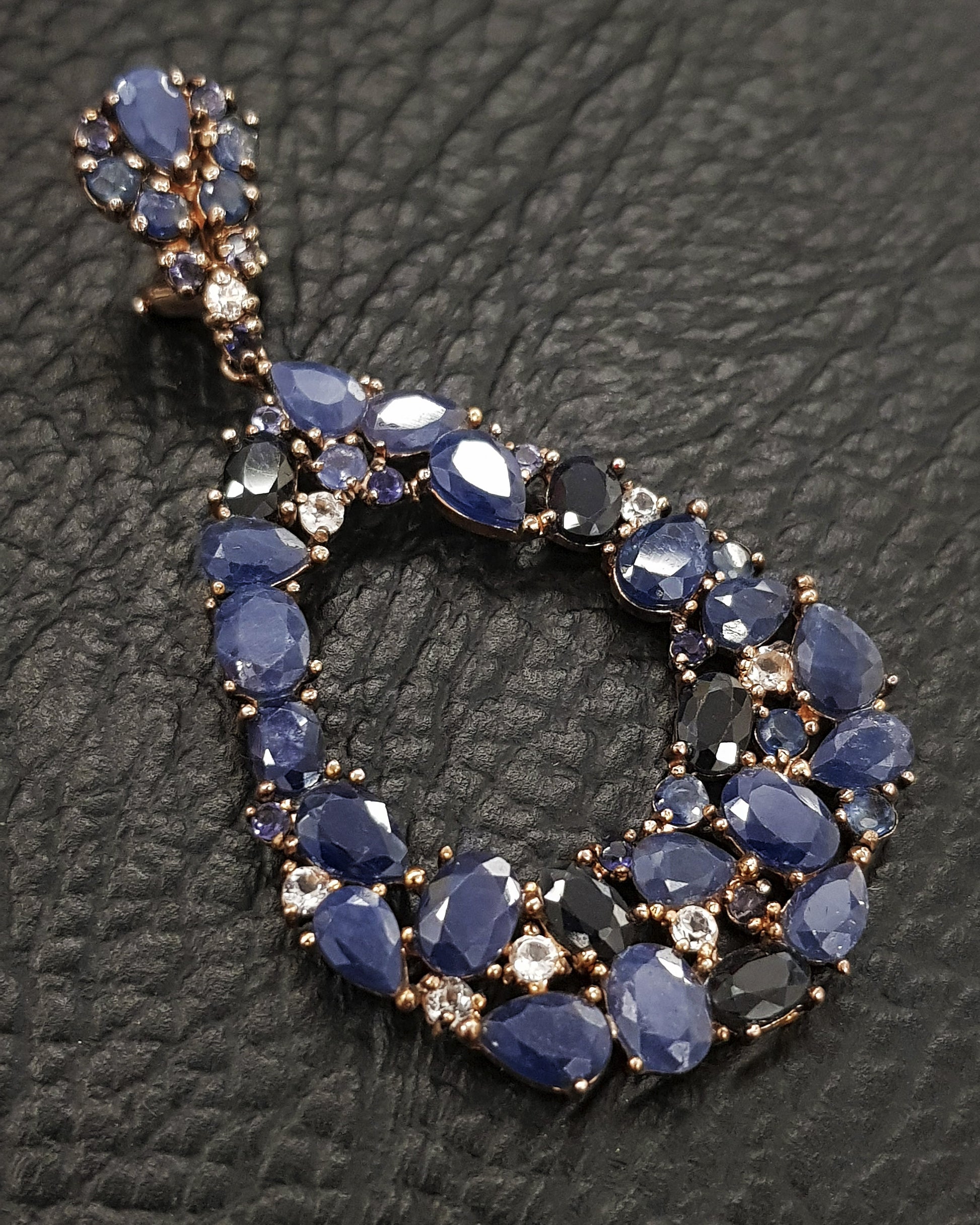 Pendientes azules de iolitas y labradoritas