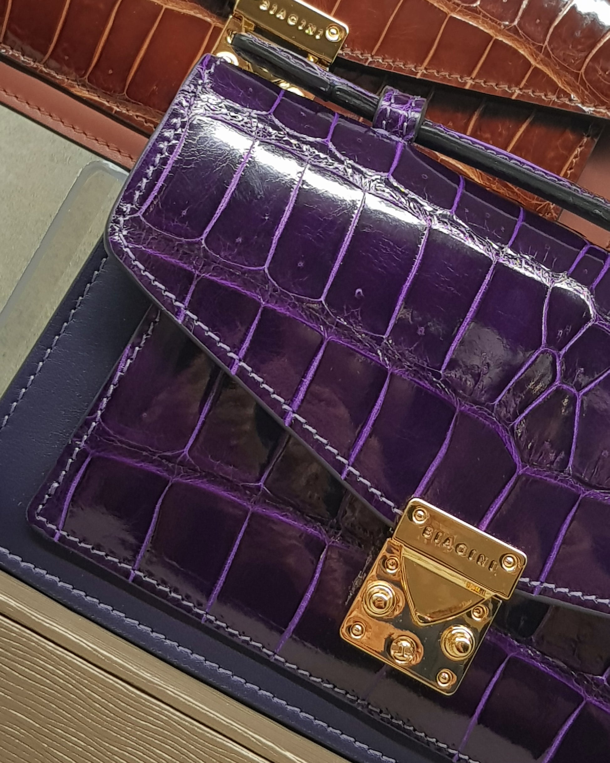 Bandolera Divina viola piel coco