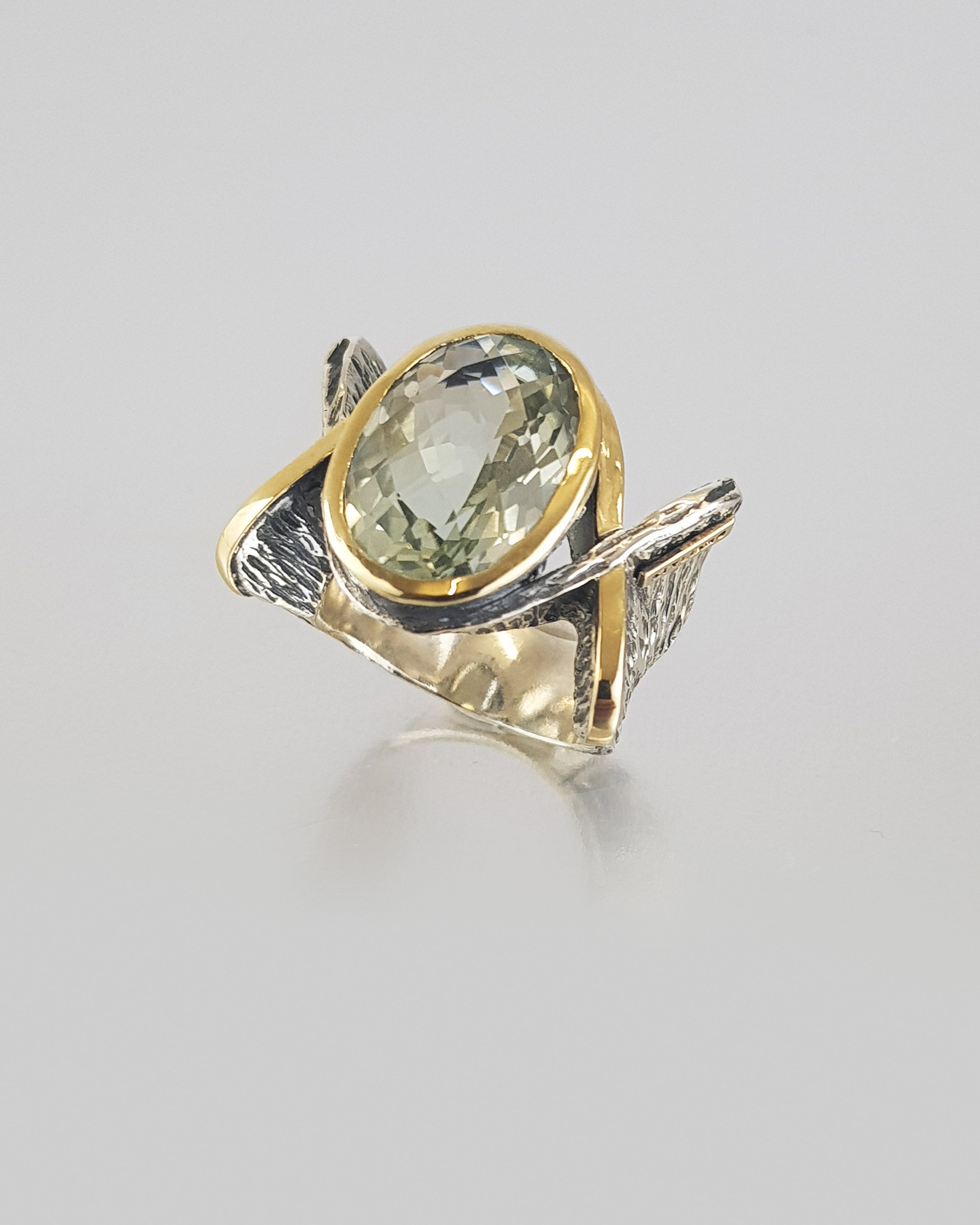 Anillo plata y amatista verde