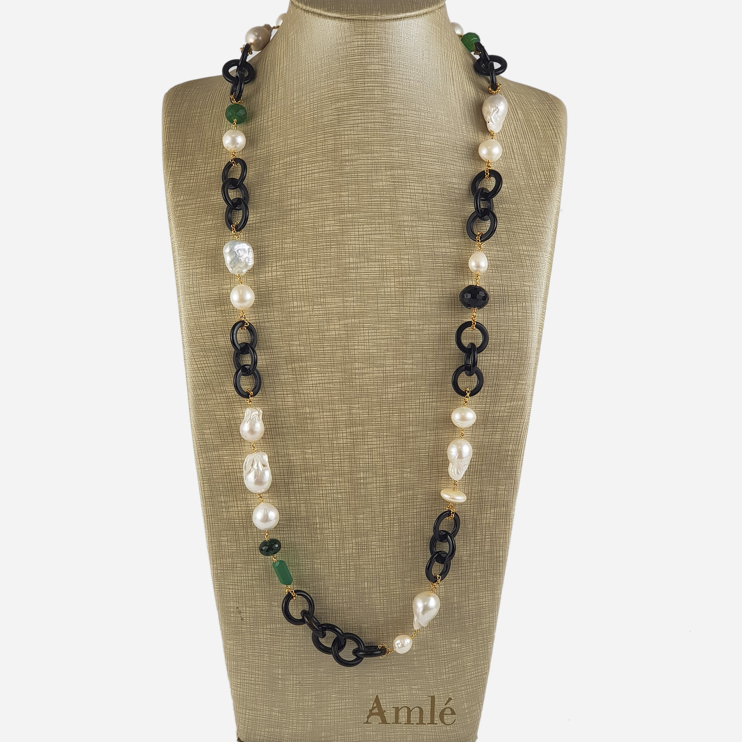 Collar Lucca corno negro y perlas