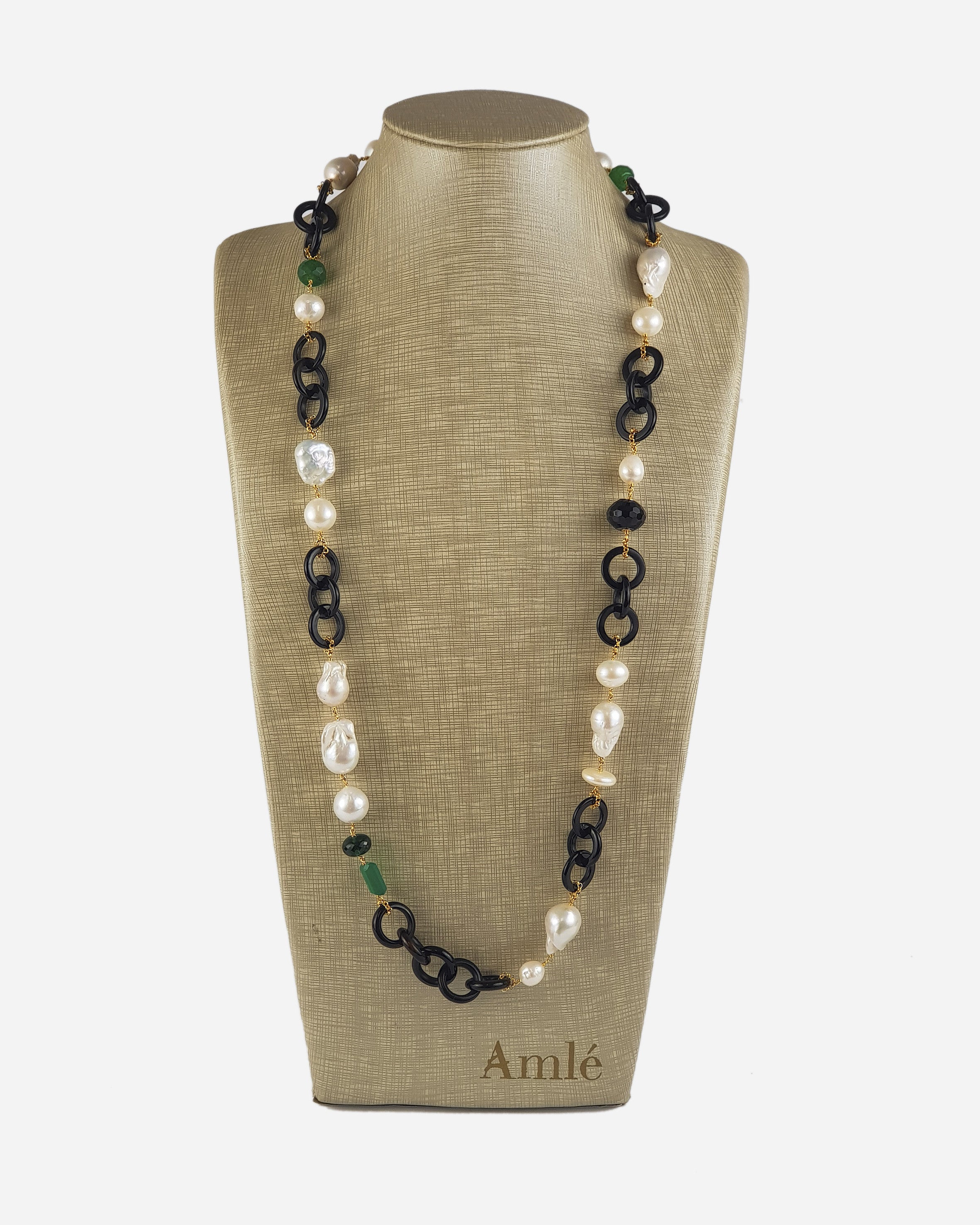 Collar Lucca corno negro y perlas