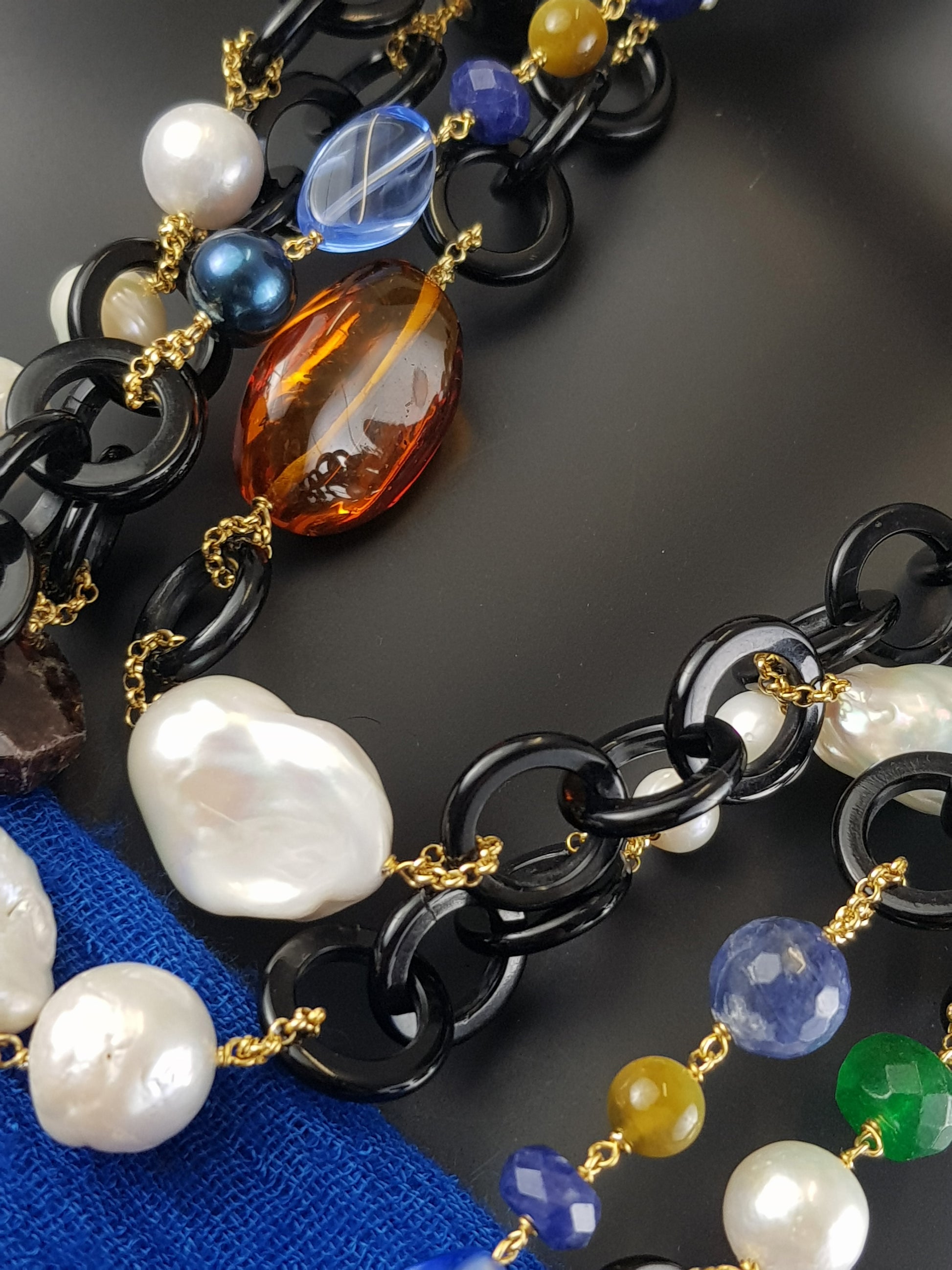 Collar Lucca corno negro y perlas