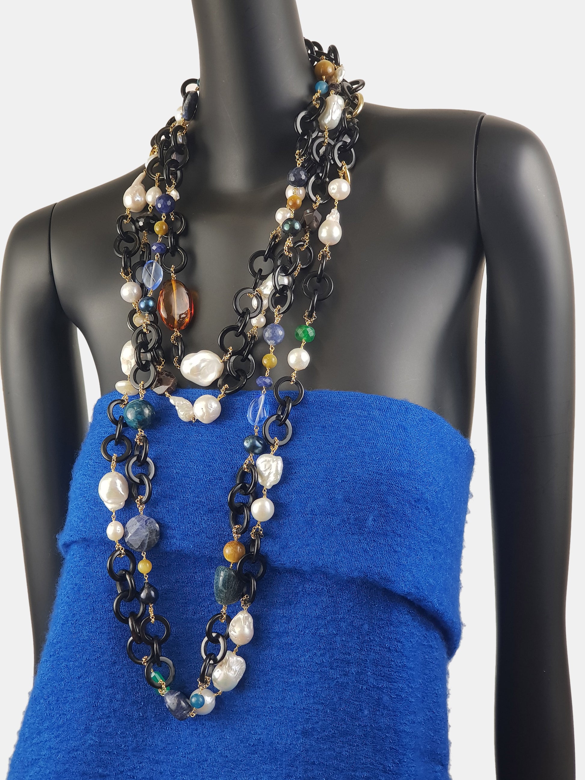 Collar Lucca corno negro y perlas