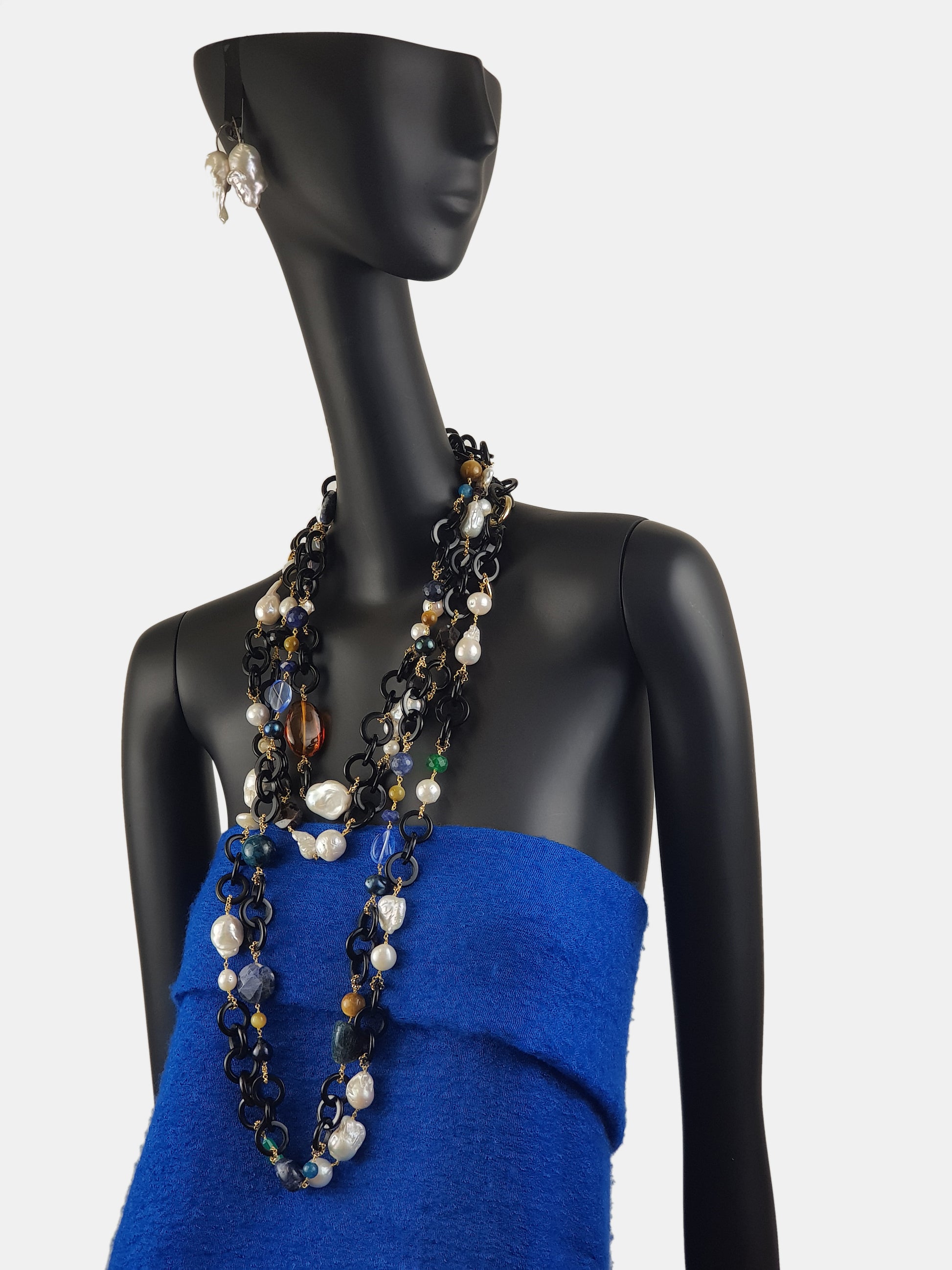 Collar Lucca corno negro y perlas