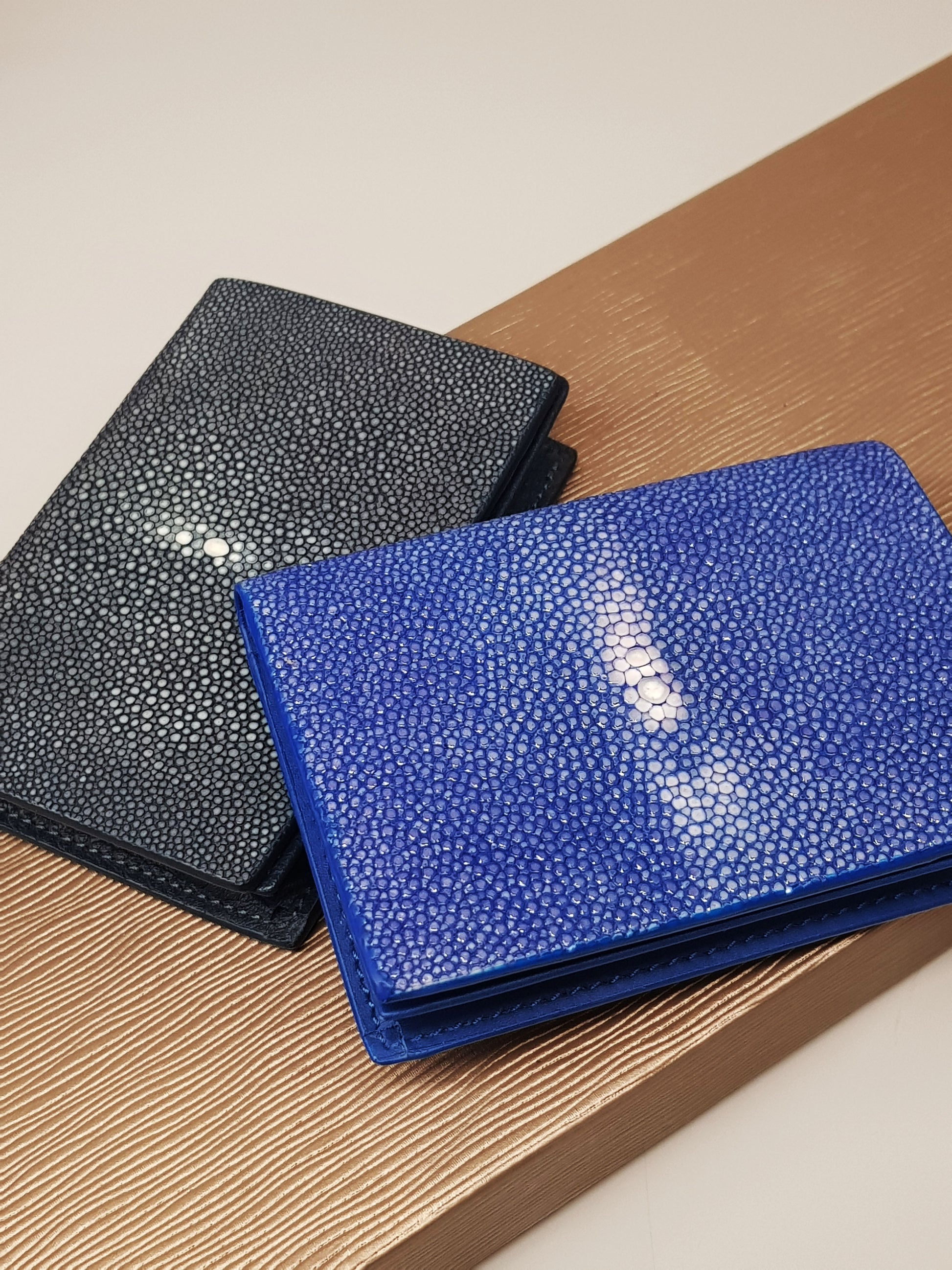 Tarjetero piel pez azul