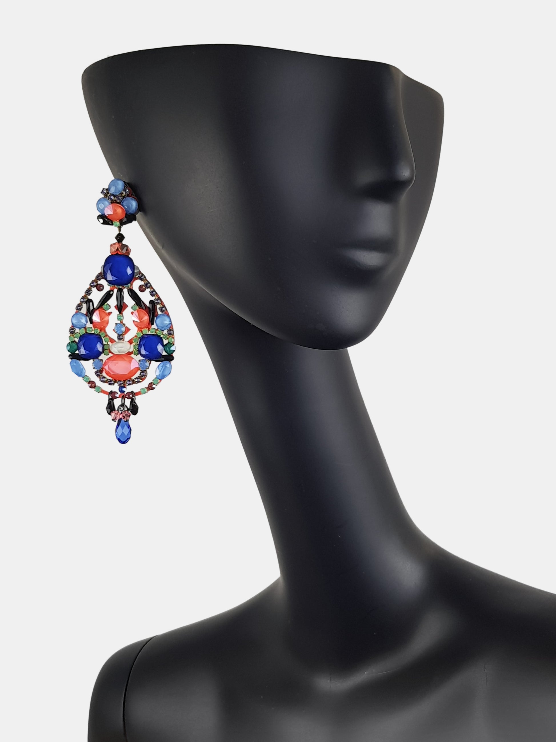 Dublos coral lacquer earrings 