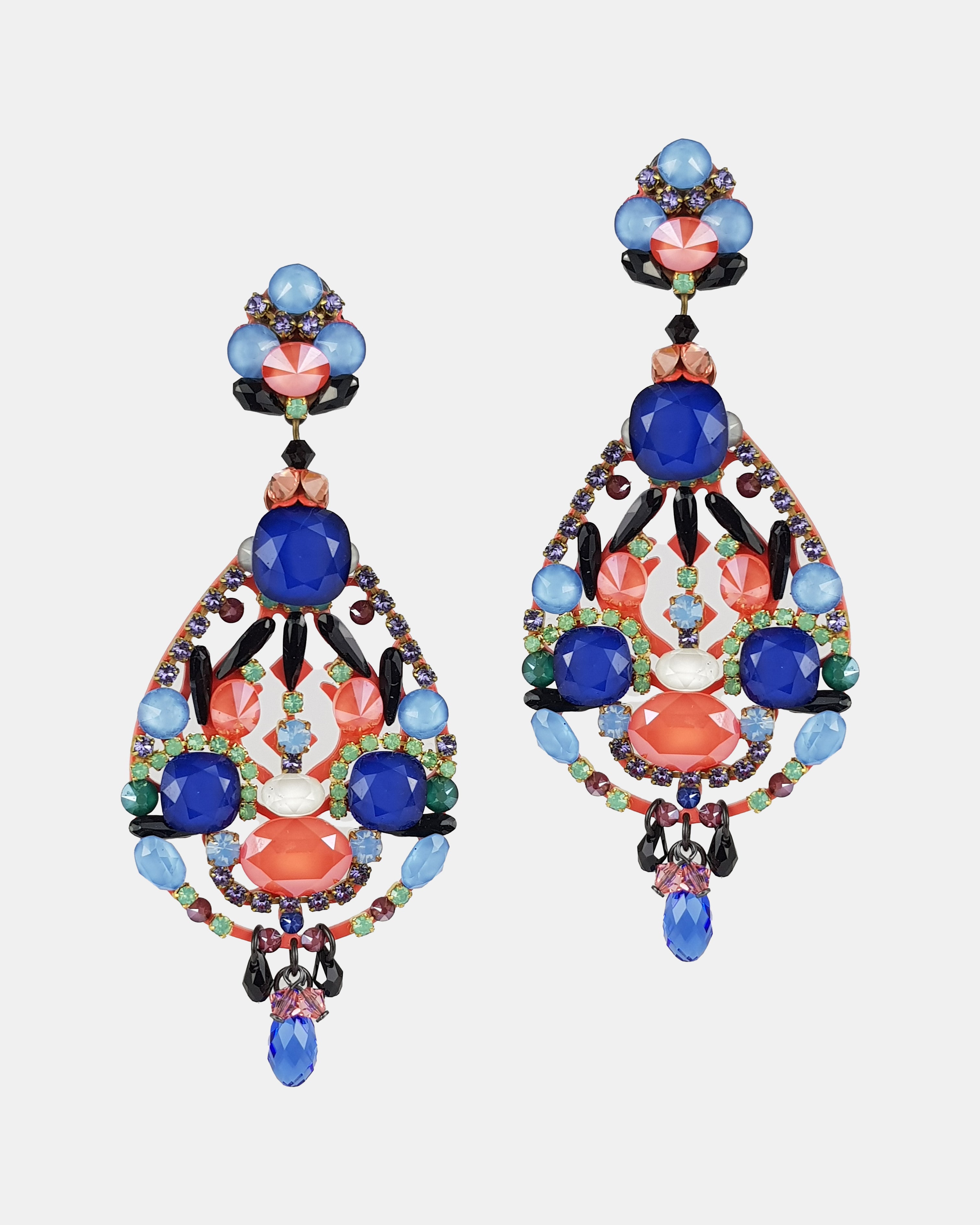 Dublos coral lacquer earrings 