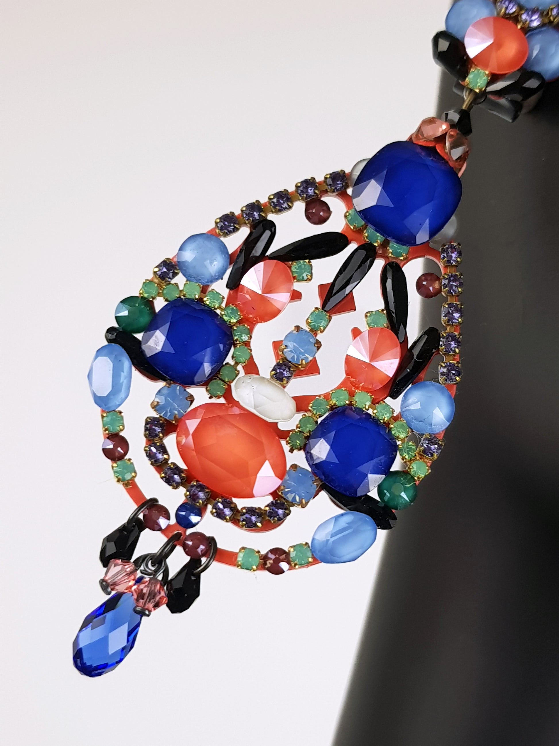 Dublos coral lacquer earrings 