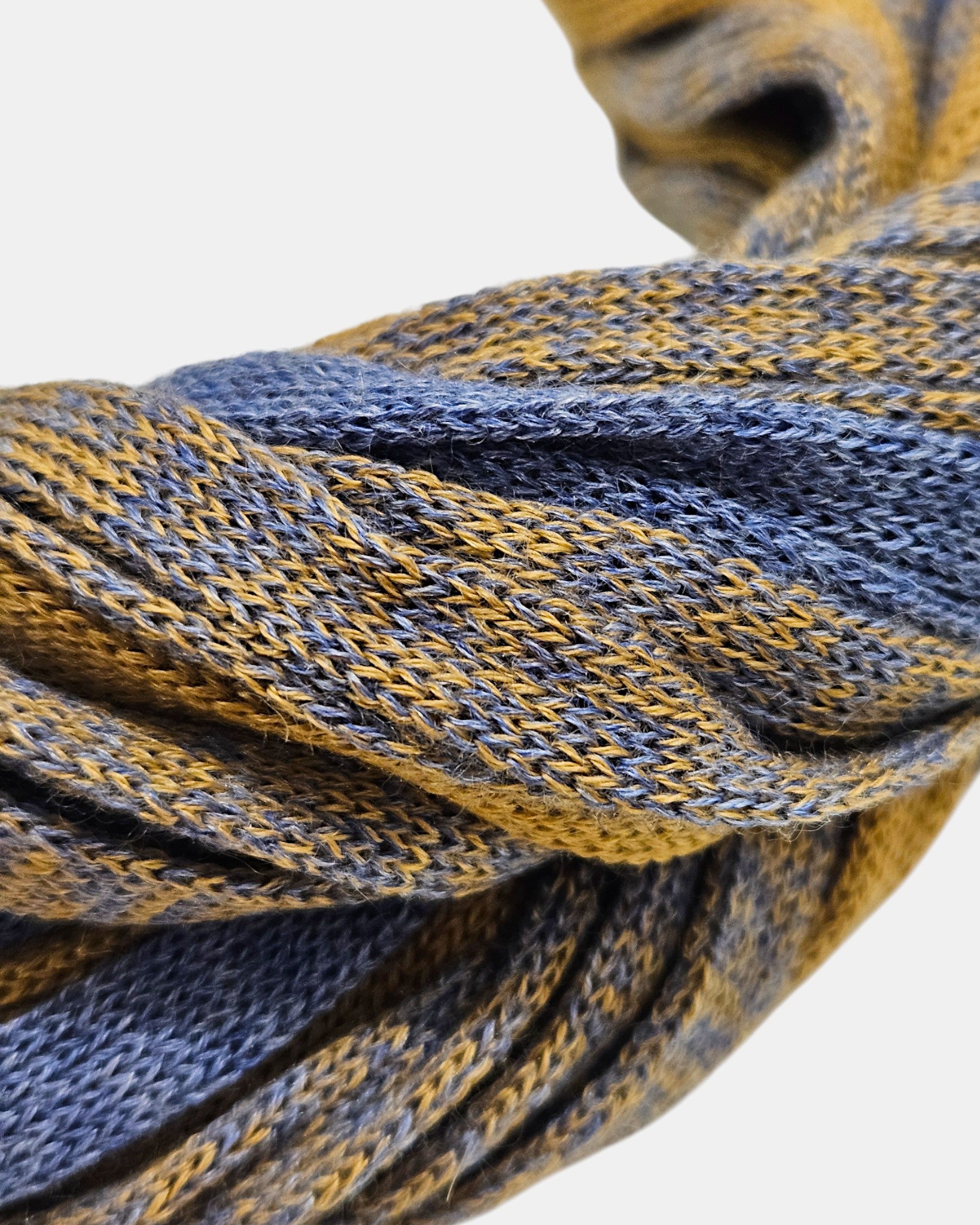 Collar cashmere y seda azul y beige