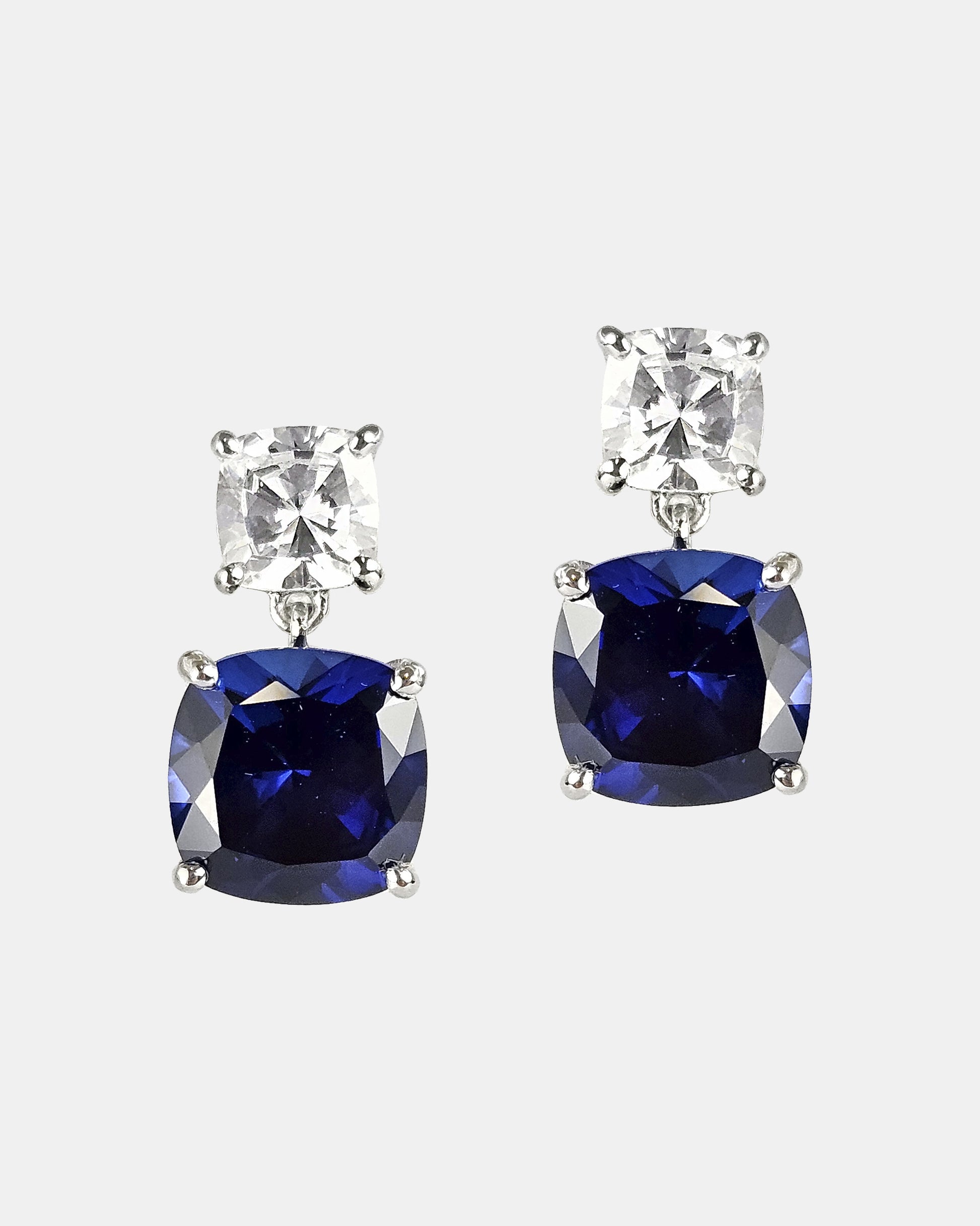 Square earrings in silver and cubic zirconia 