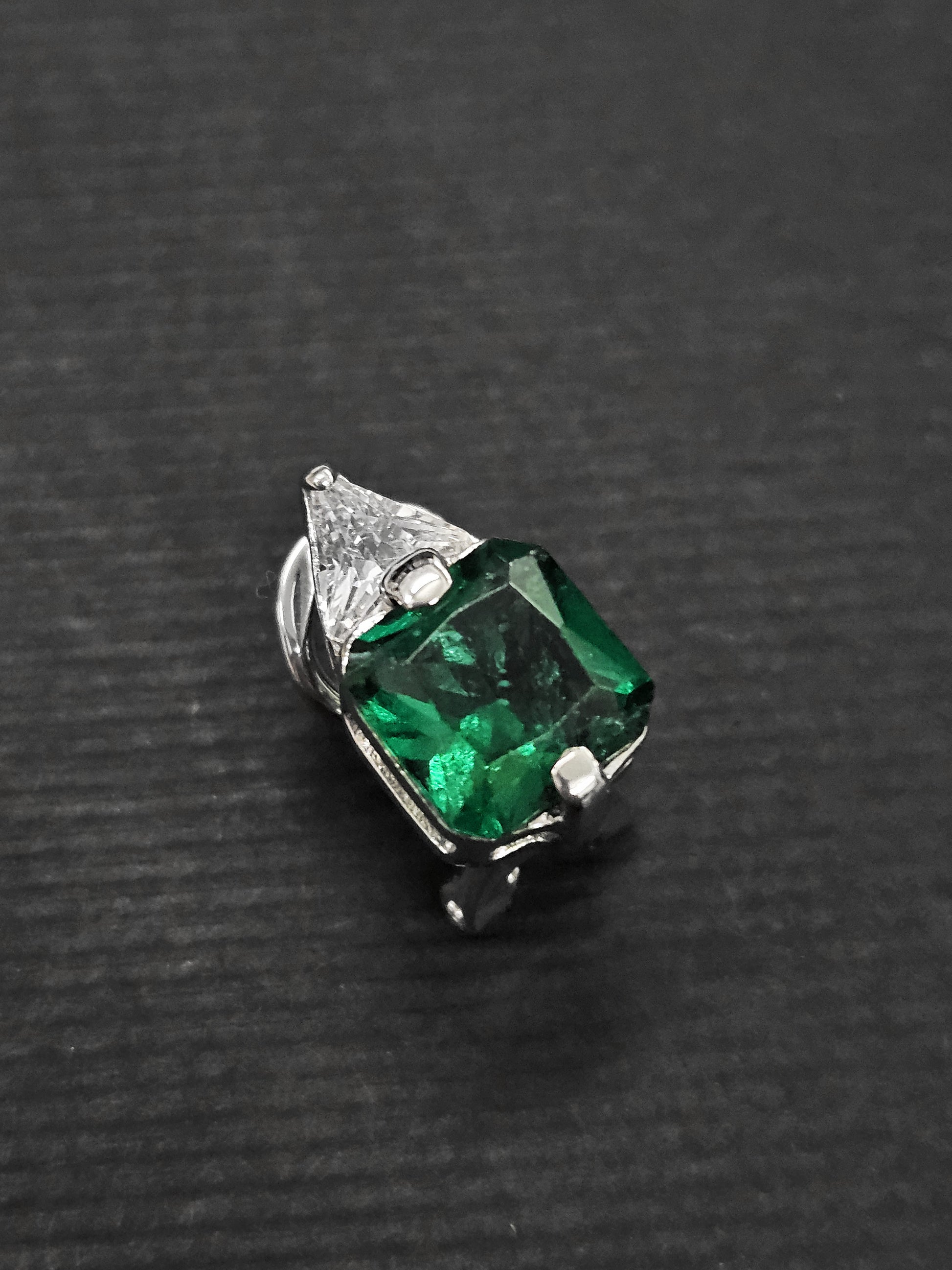 Pendientes botón plata y zirconita verde