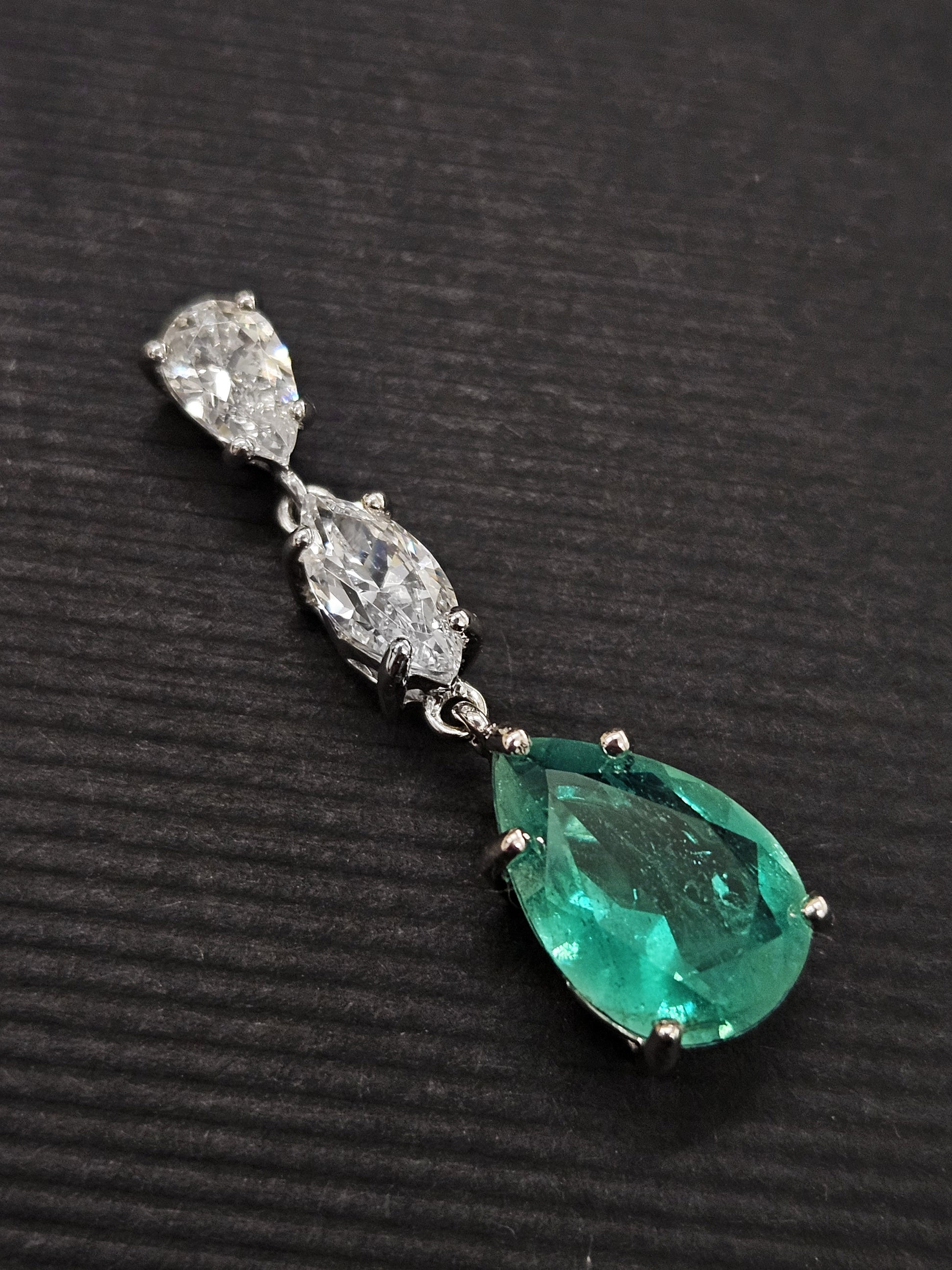 Pendientes zirconita lágrima verde esmeralda