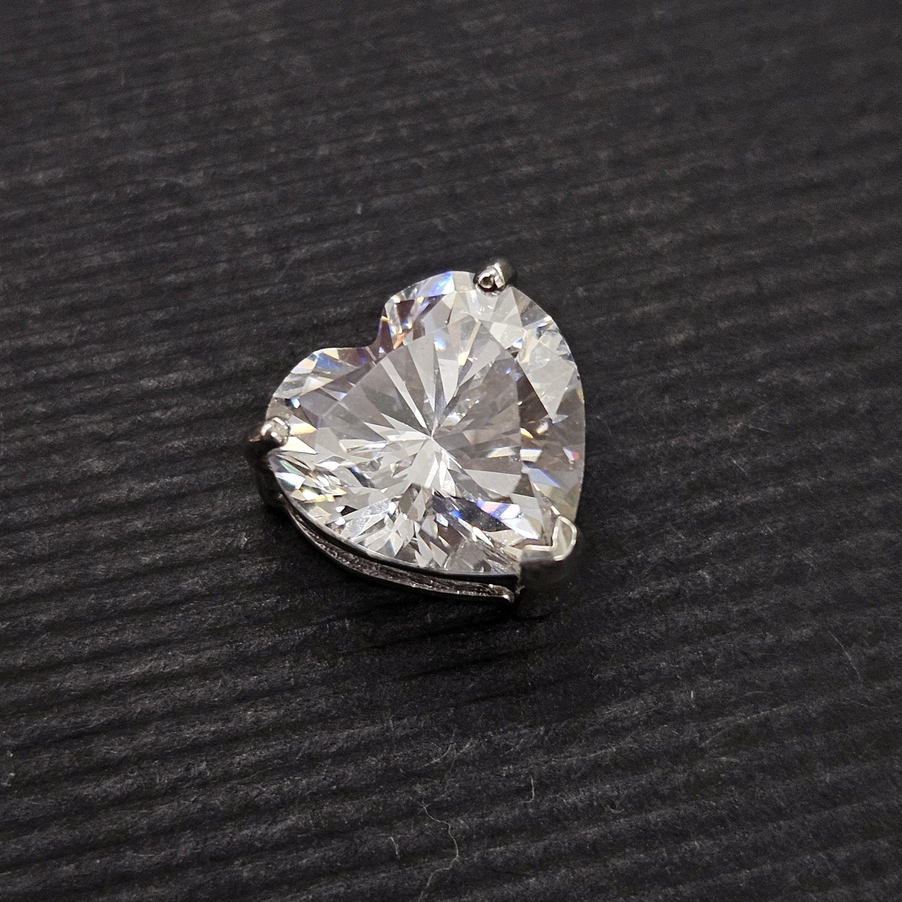 Pendientes talla corazón plata y zirconita