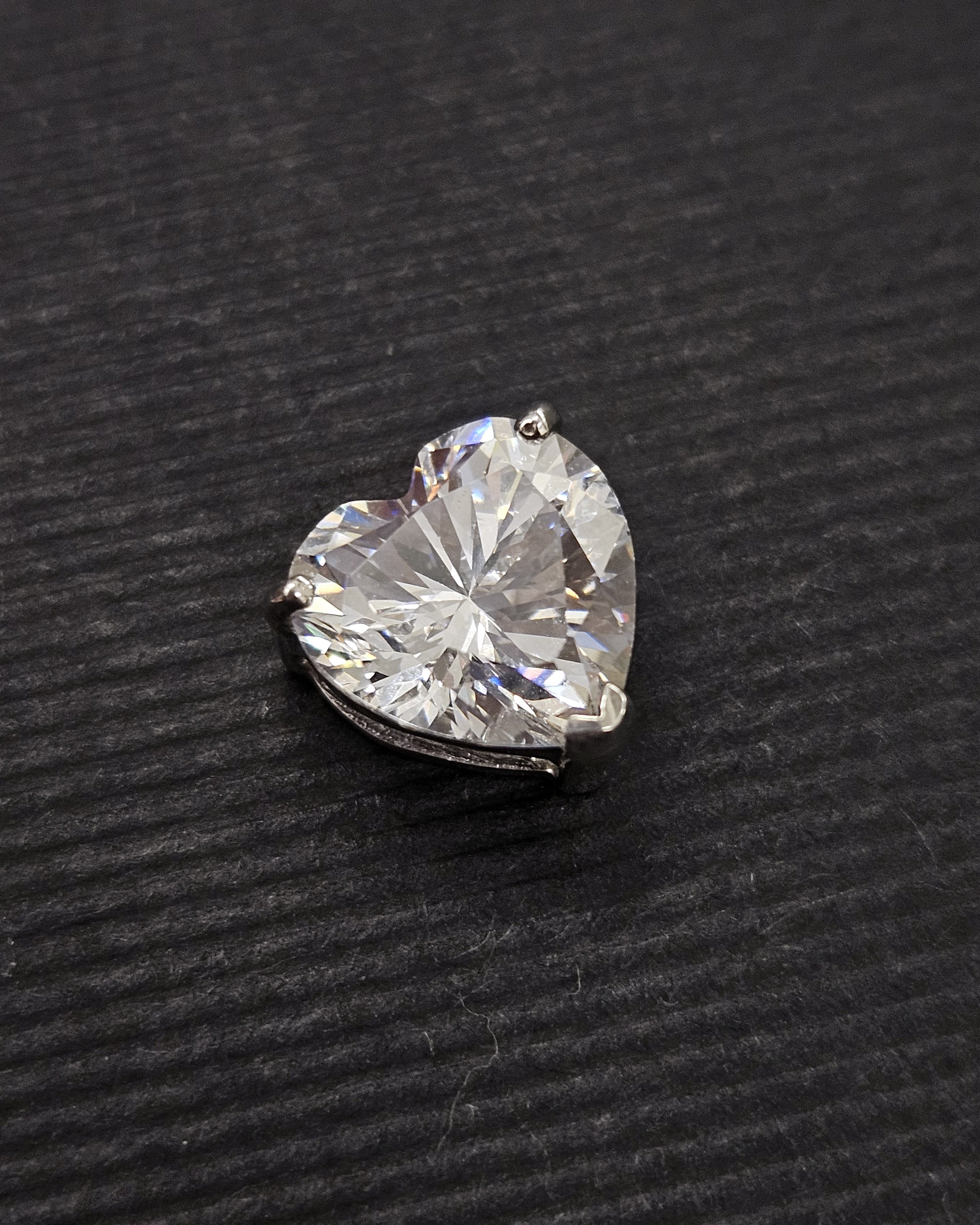 Pendientes talla corazón plata y zirconita