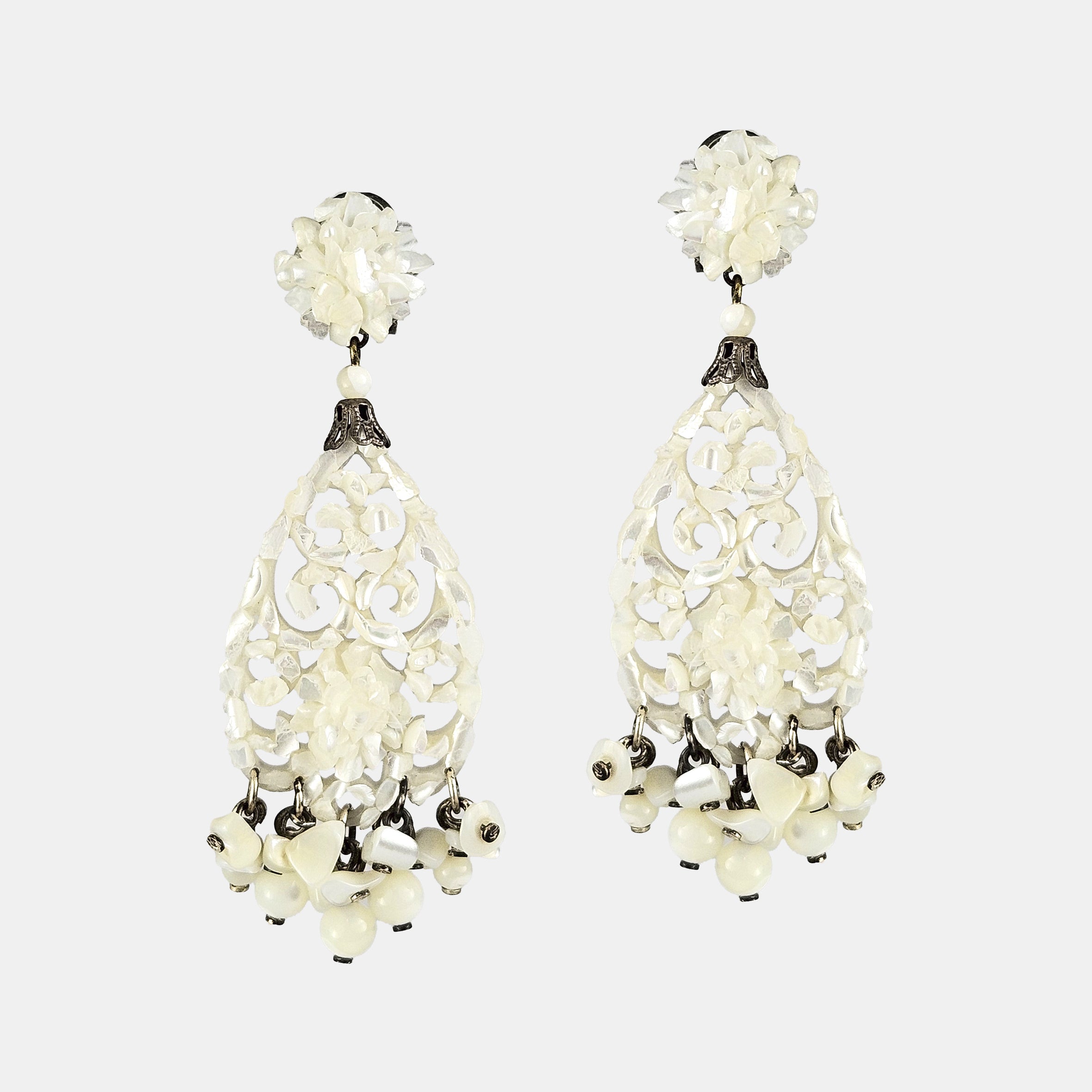 Oval mother-of-pearl chandelier earrings 