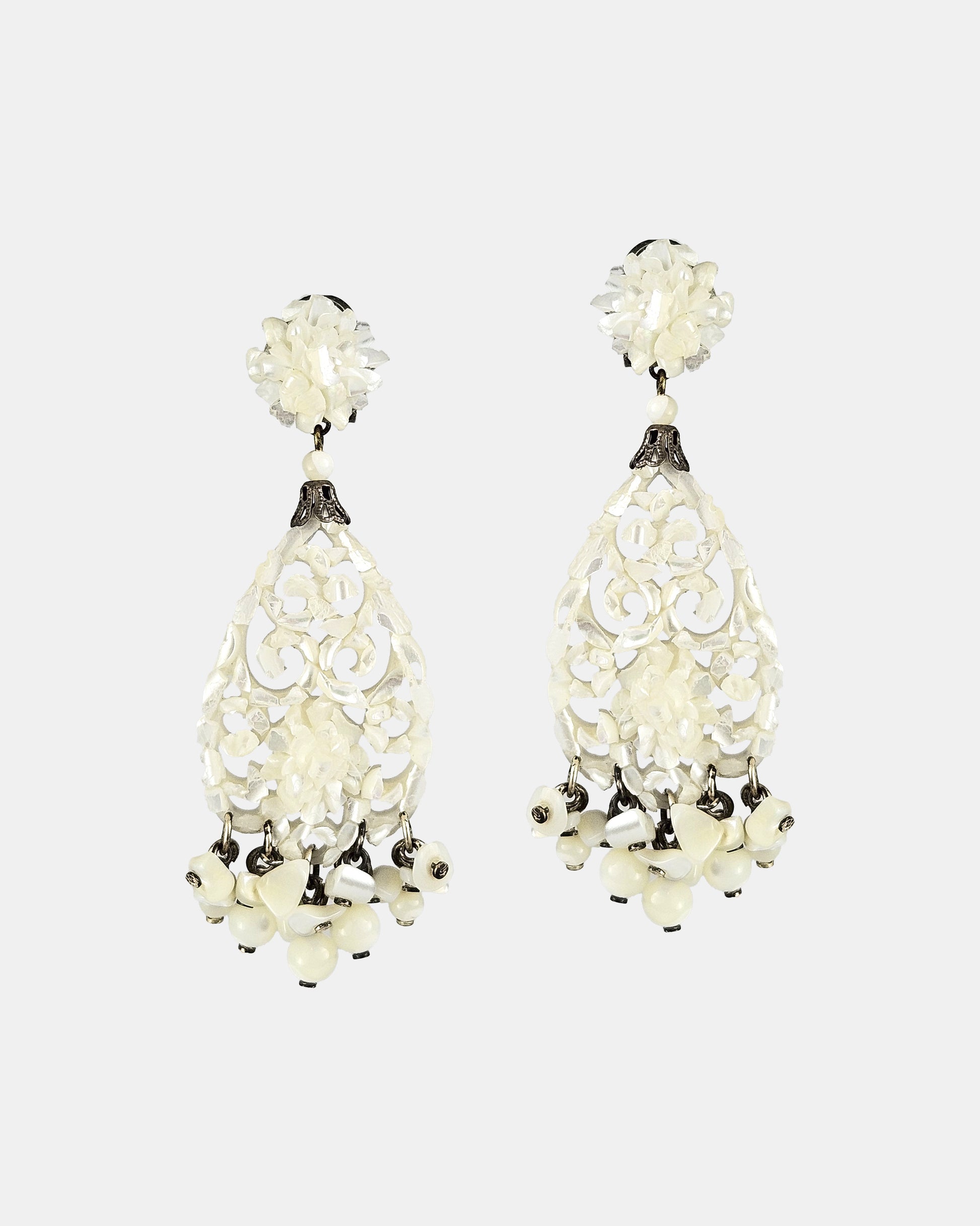 Oval mother-of-pearl chandelier earrings 