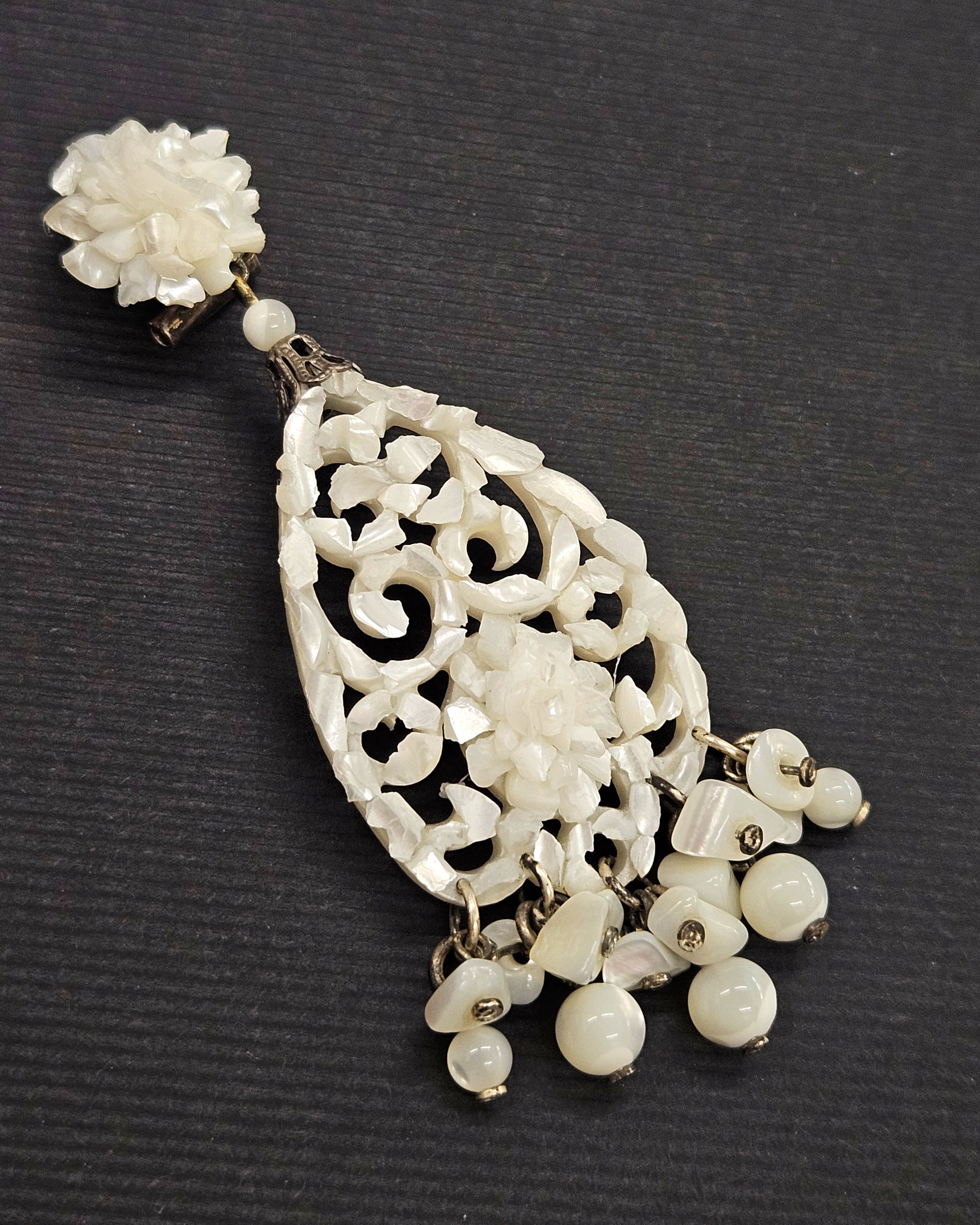 Oval mother-of-pearl chandelier earrings 