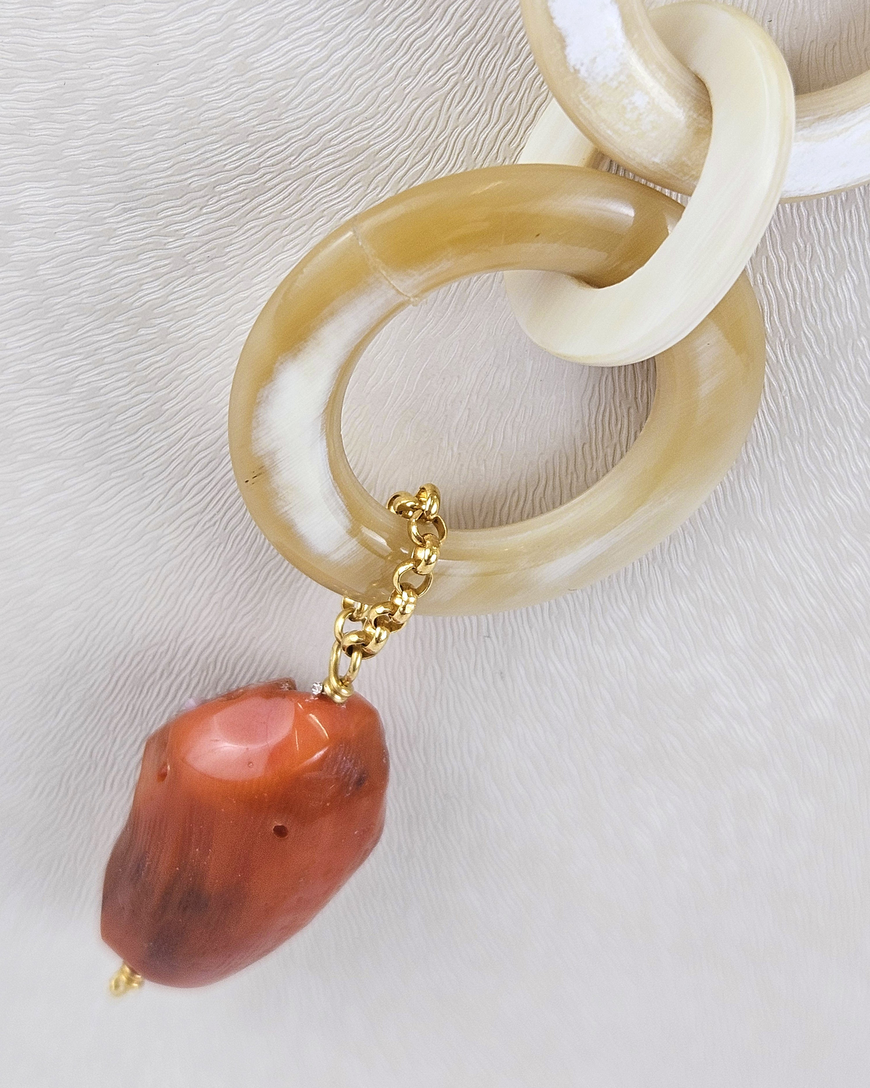 Collar estrellas cuerno natural y coral