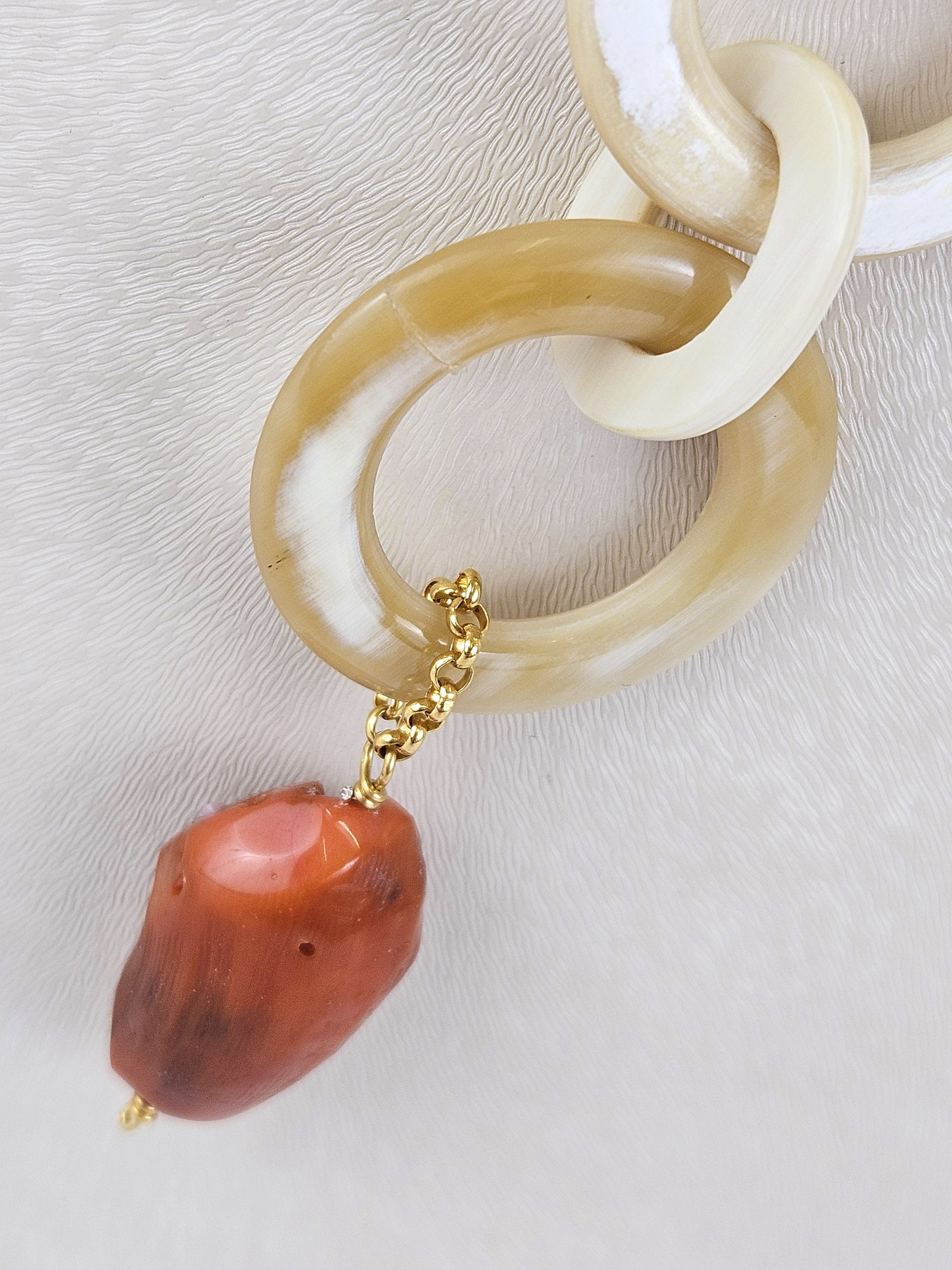 Collier étoile en corne naturelle et corail 