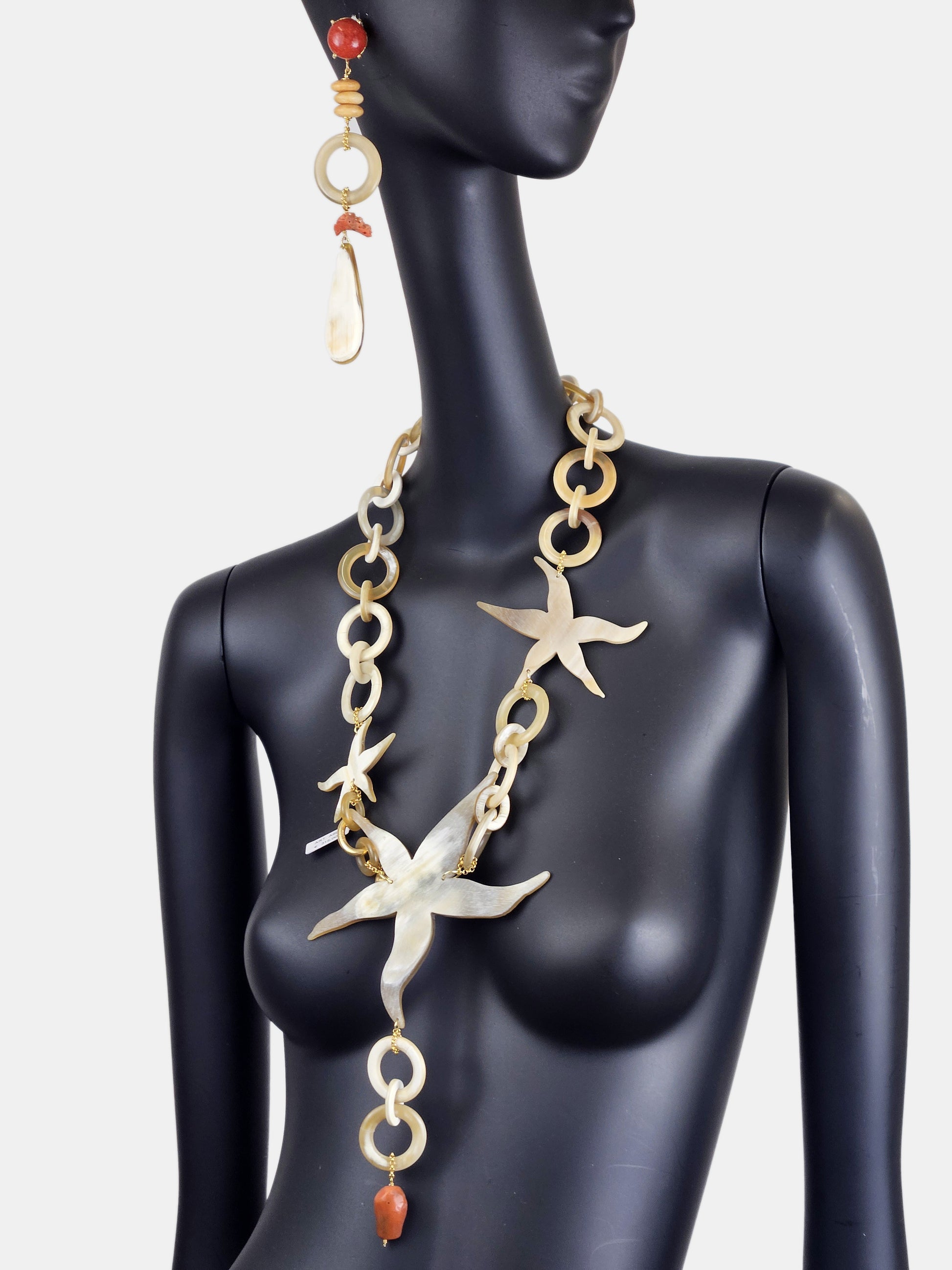 Collier étoile en corne naturelle et corail 