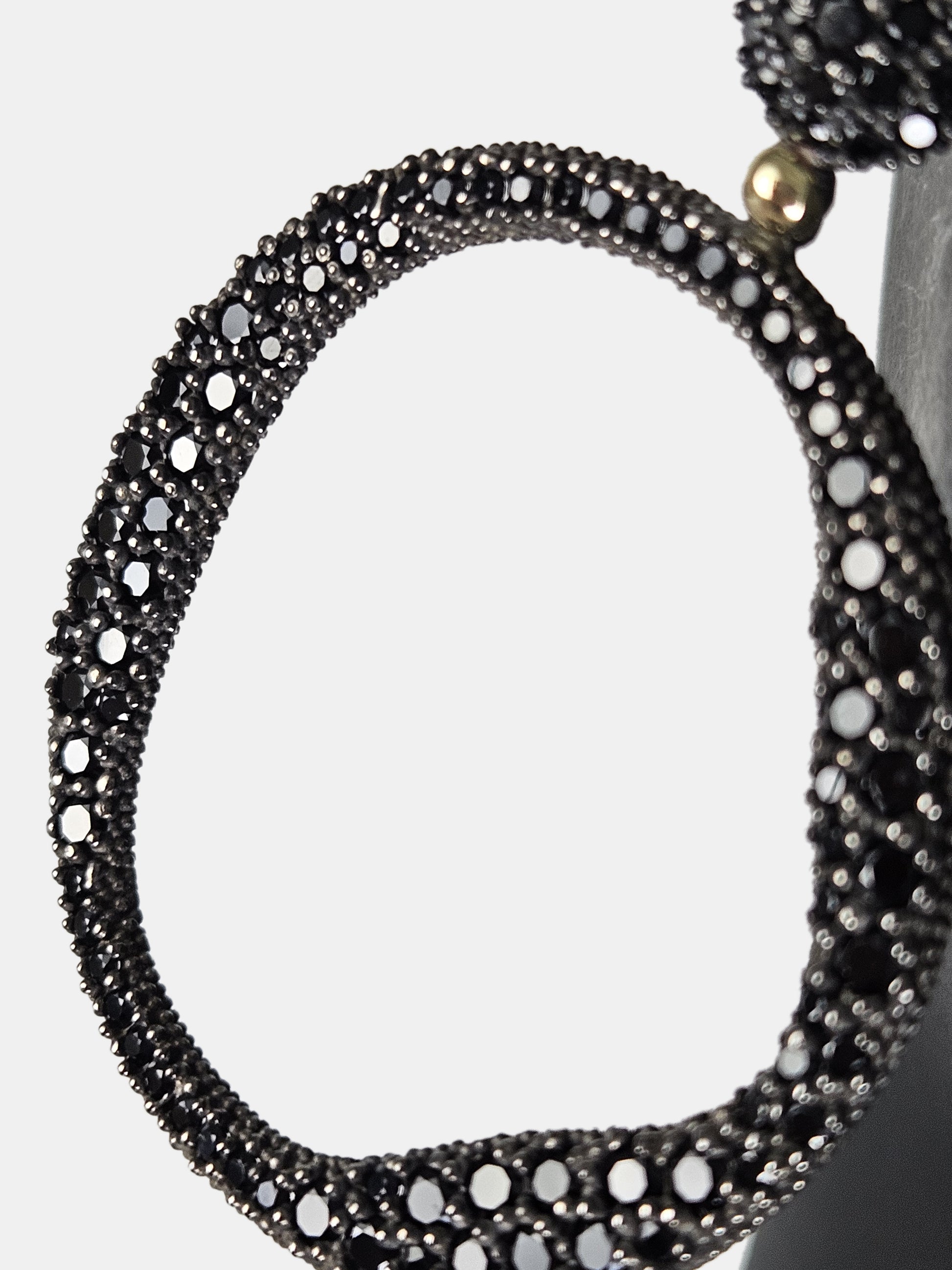 Pendientes Bohemme aro con espinelas negras