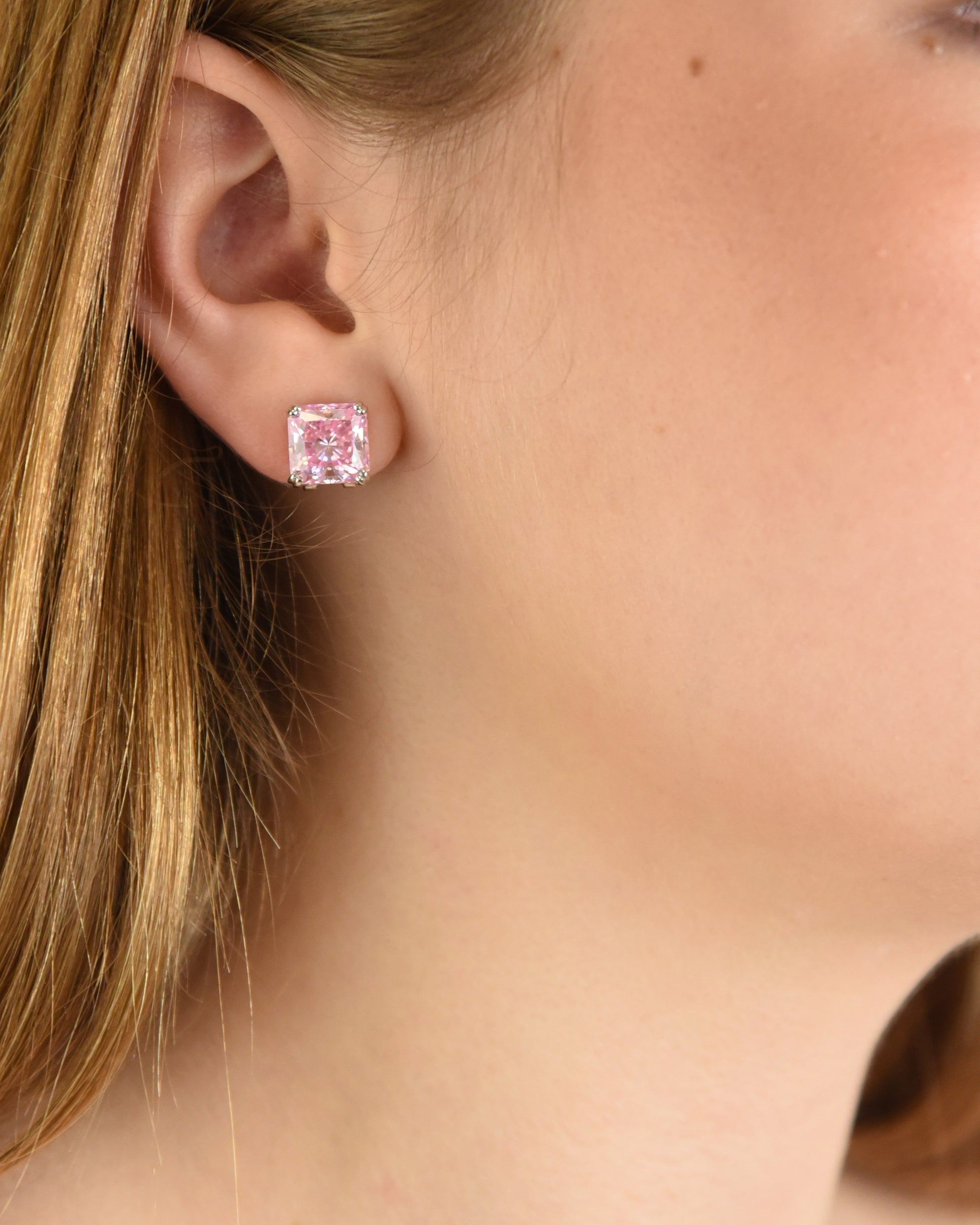 Pendiente solitario cuadrado rosa