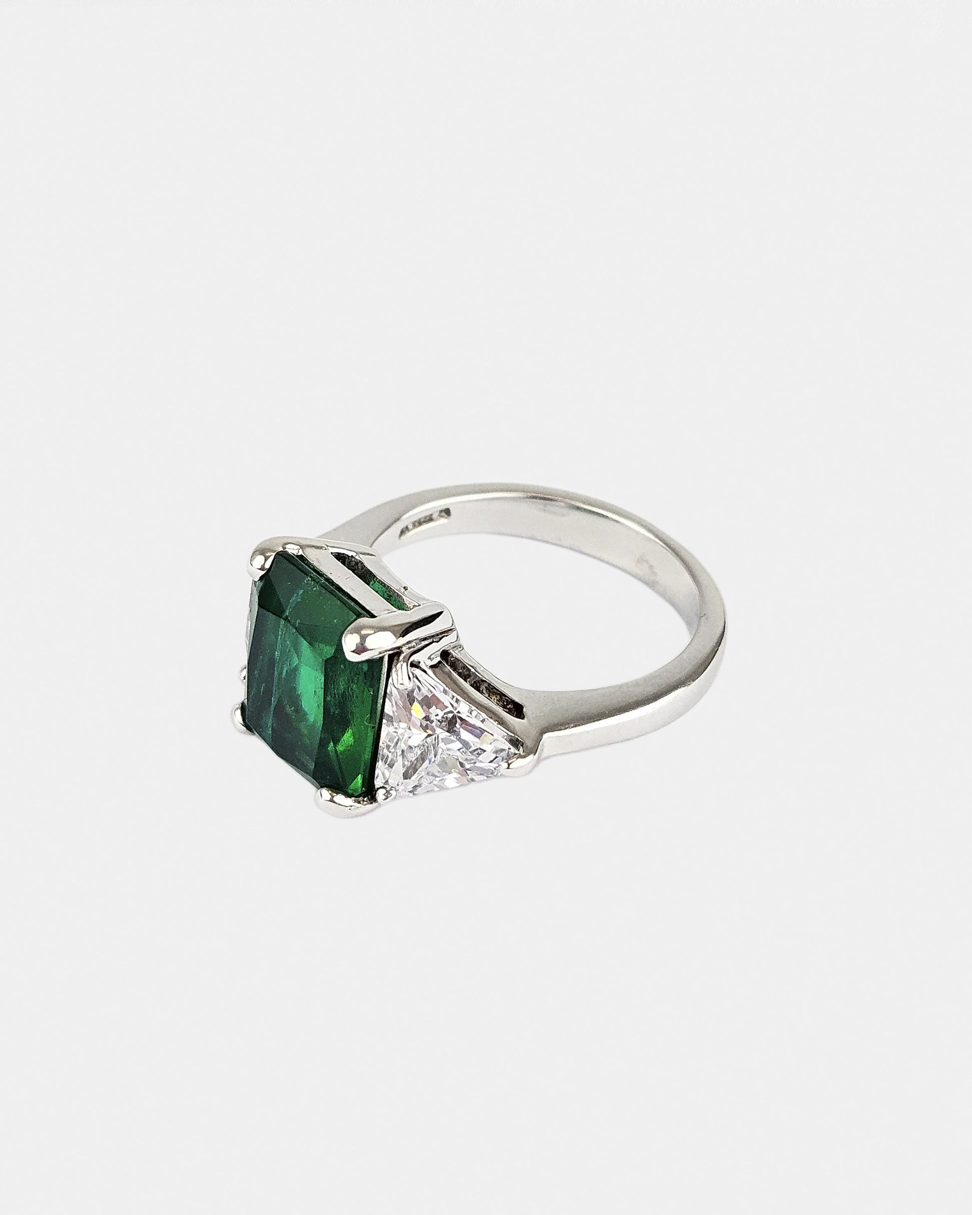 Sortija plata y zirconita verde esmeralda