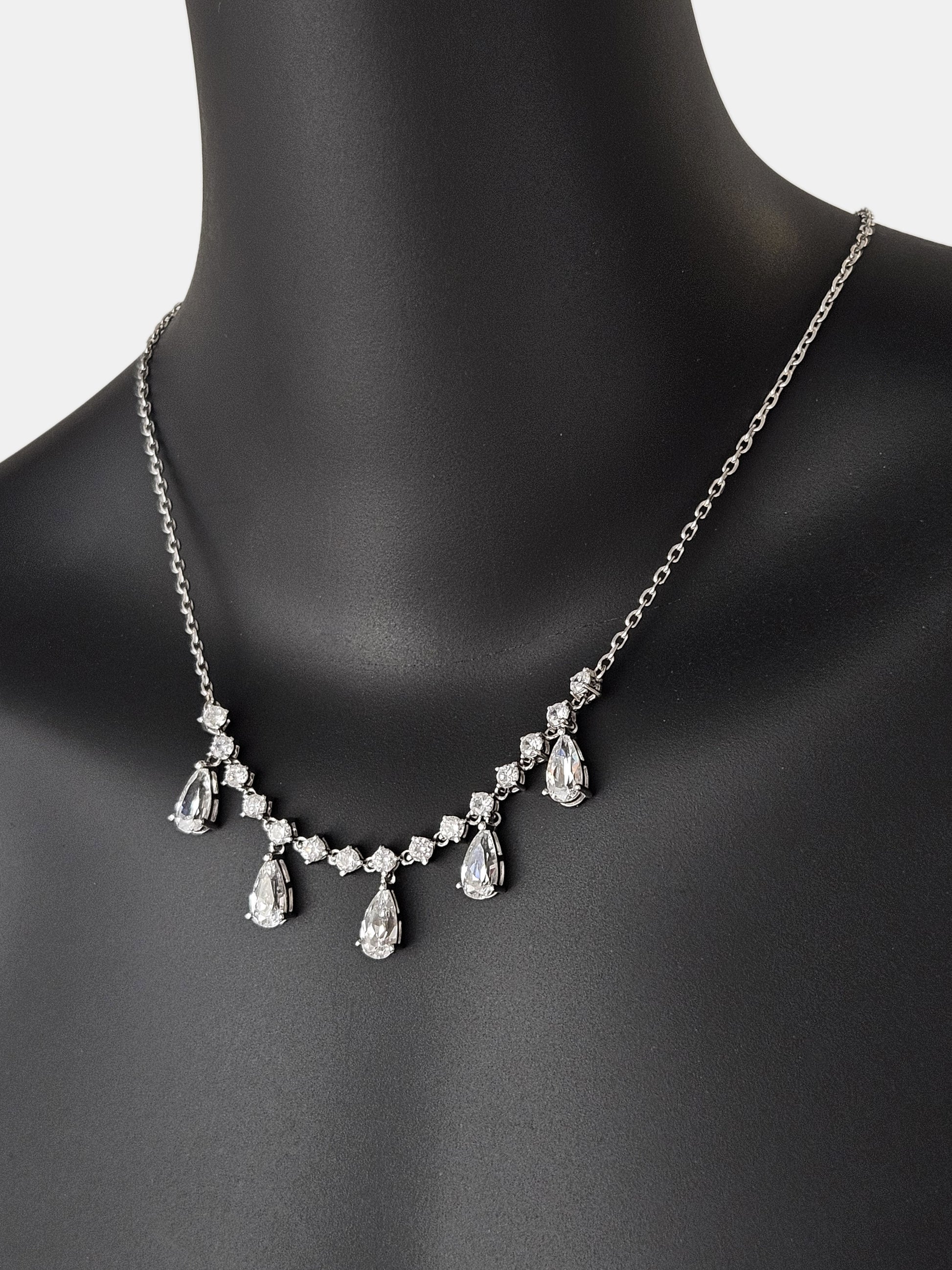 Gargantilla plata y circonitas lágrimas