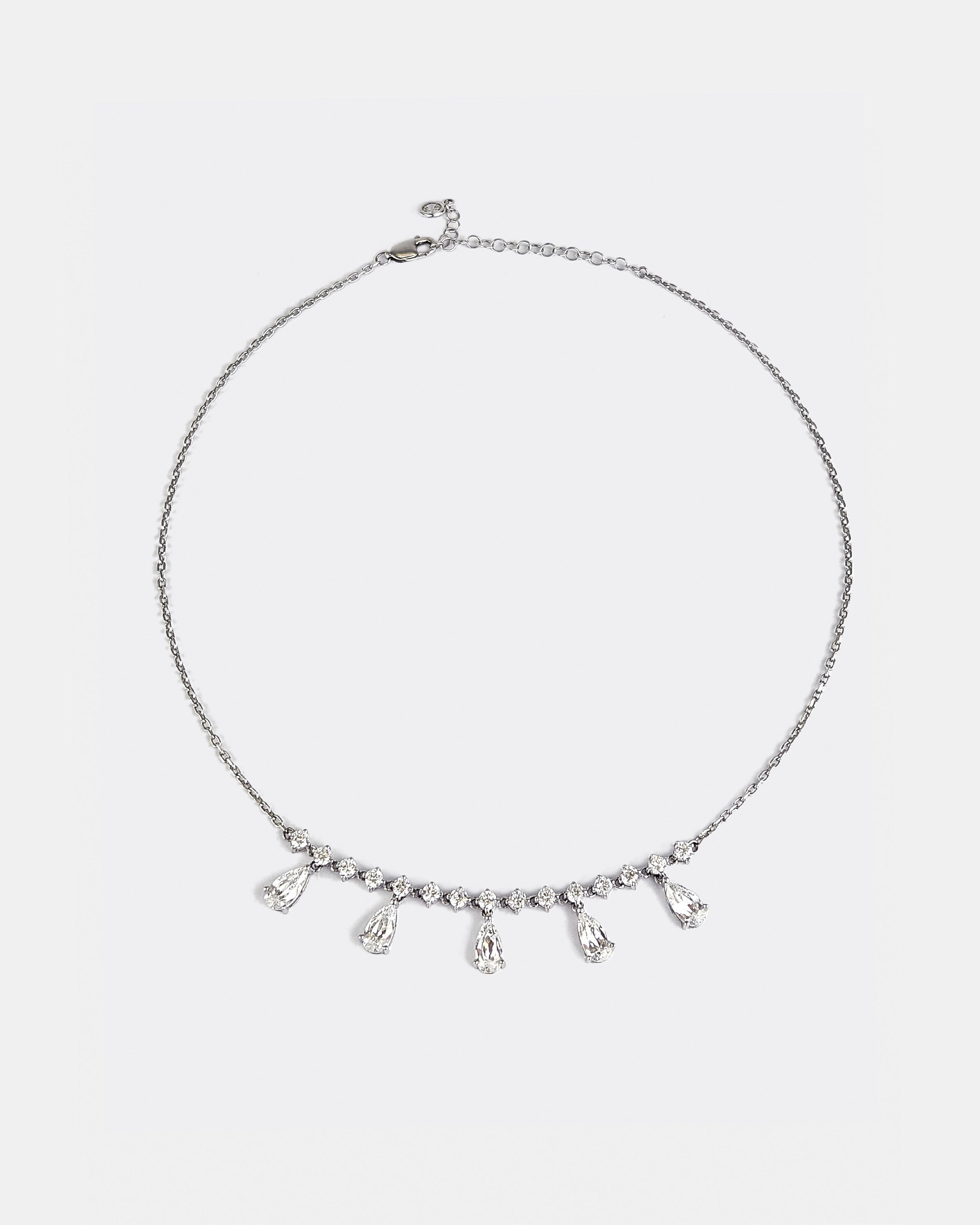 Gargantilla plata y circonitas lágrimas