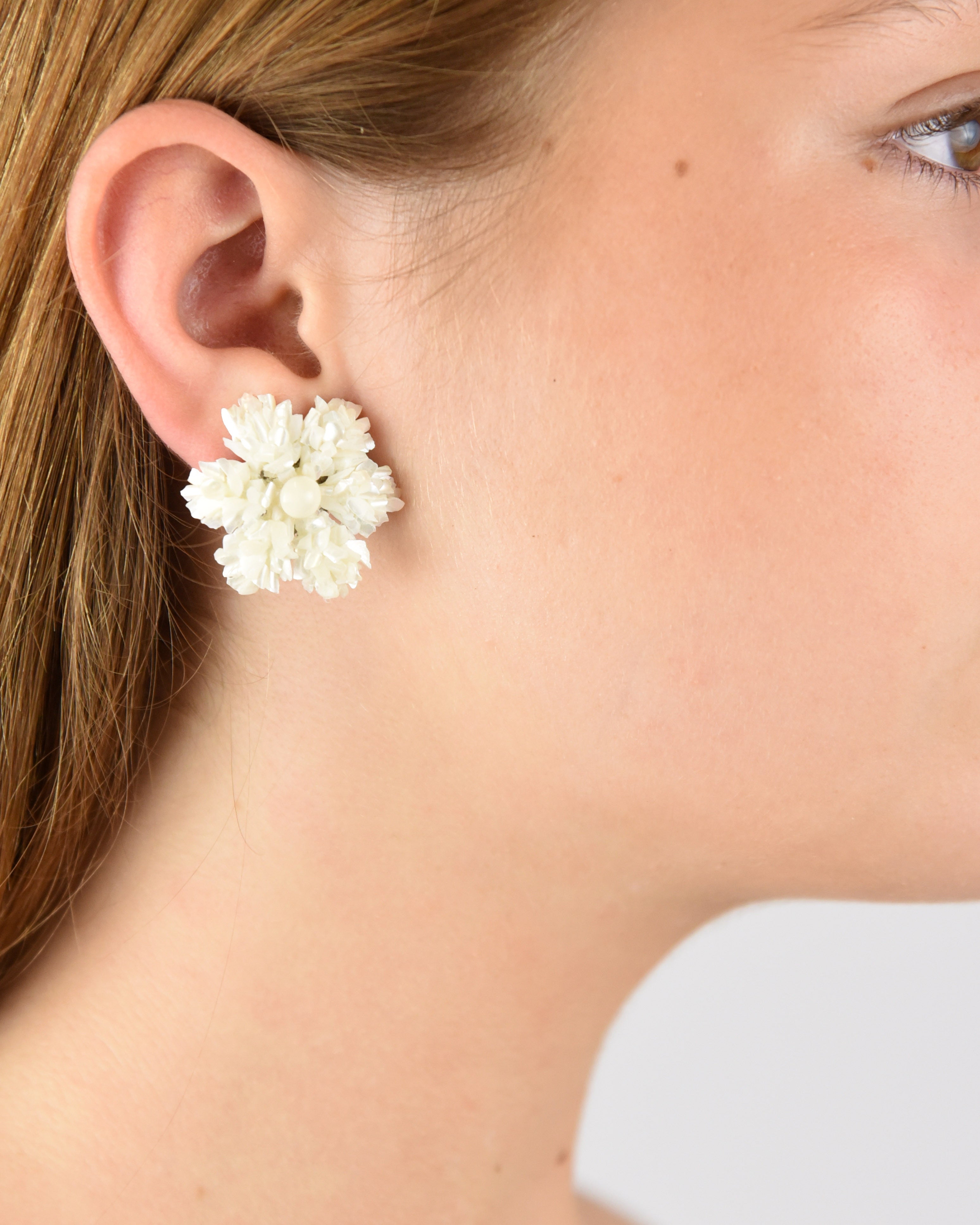 Boucles d'oreilles en nacre en forme de fleur 