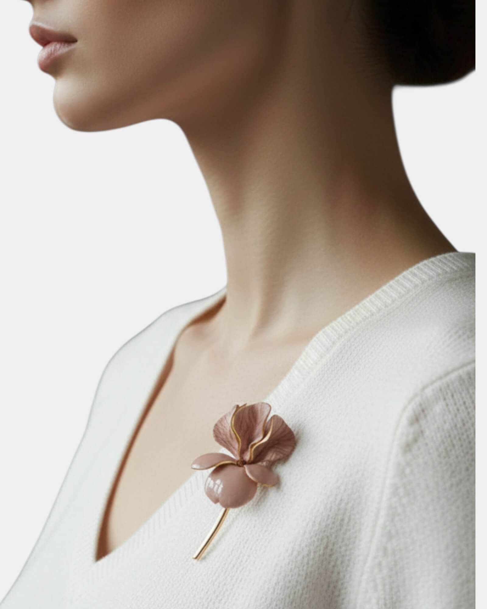 Broche Escultórico Lirio de resina rosa nude