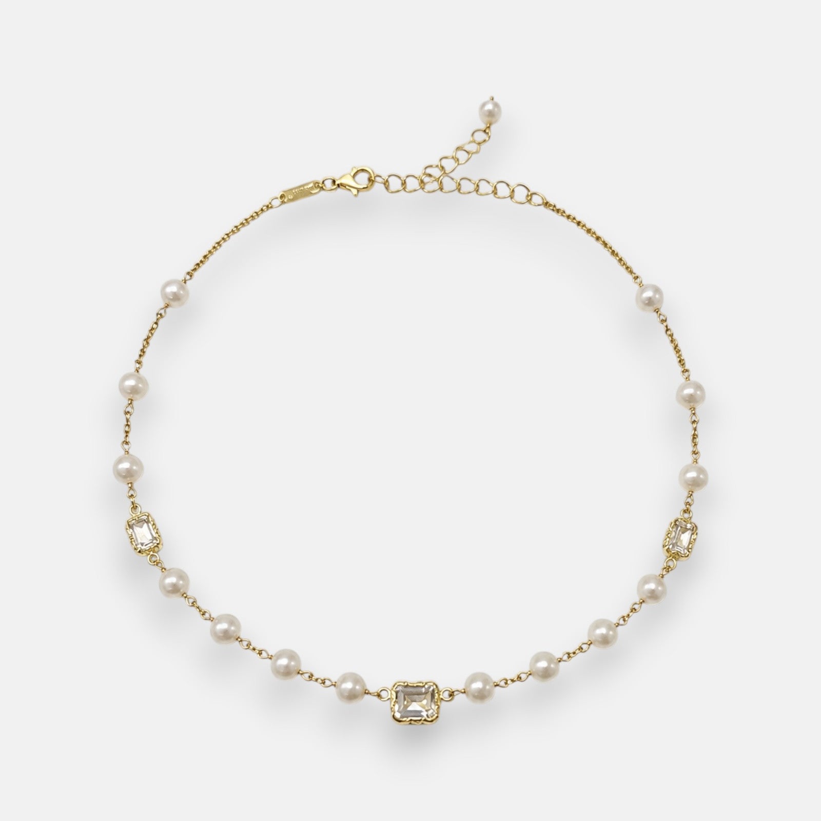 collar Fiorenza completo de Maria e Luisa Jewels en plata chapada en oro con perlas y cristales corte esmeralda.