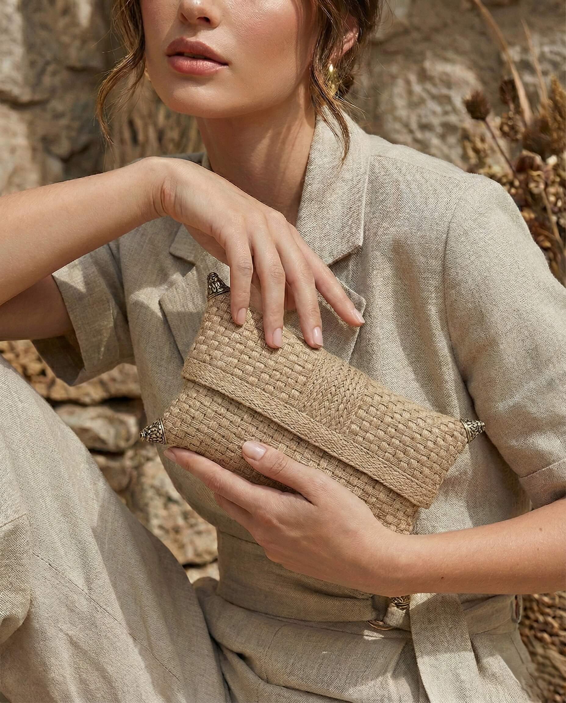 CLUTCH NASRIN RAFFIA