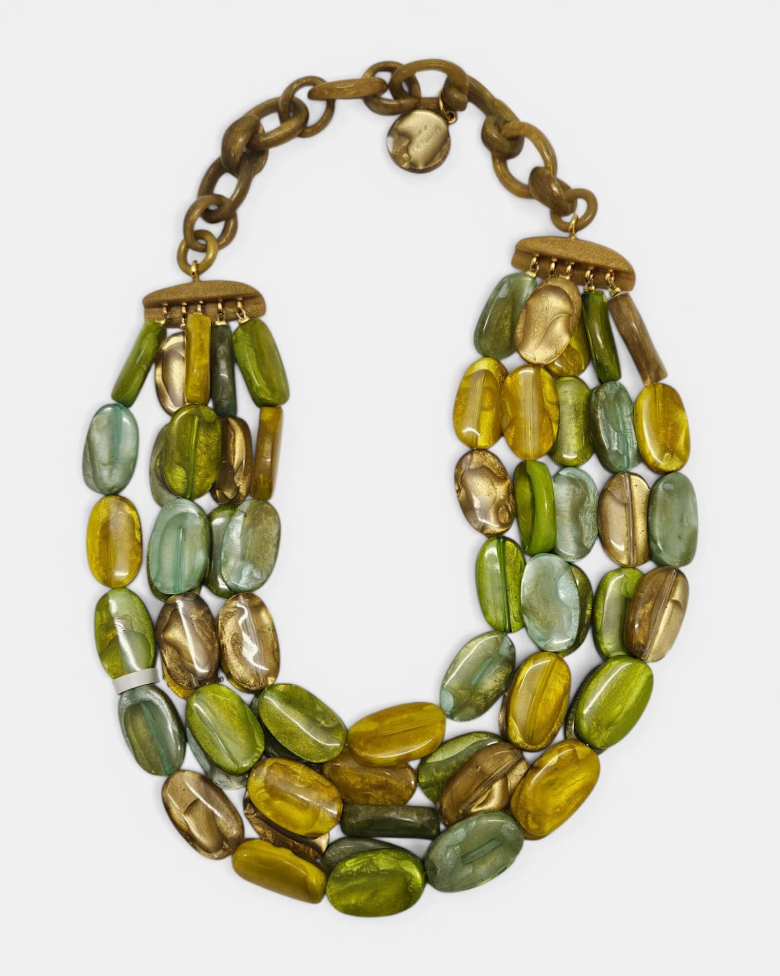 Collar completo Dominique Denaive modelo Laura con cadena de eslabones de resina y cierre dorado.