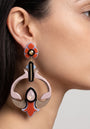 Primer plano lateral de mujer luciendo los pendientes "Vitraux", resaltando su gran formato y estilo Art Nouveau contemporáneo.