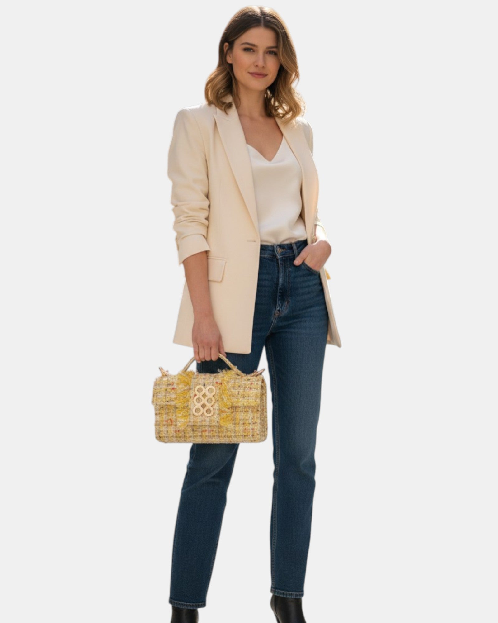 Bolso Kooreloo New Yorker en modelo  de tweed amarillo vibrante con detalles de flecos y el icónico cierre dorado de seis círculos.