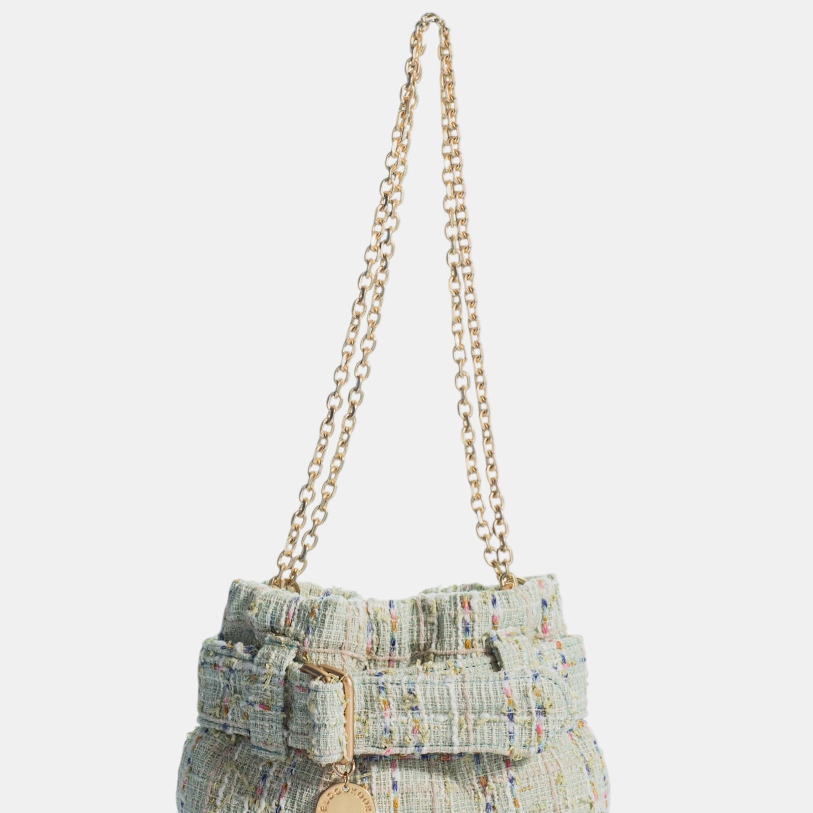 Bolso Kooreloo Pepper Mini Pistachio Tweed de tejido texturizado con cadena dorada.