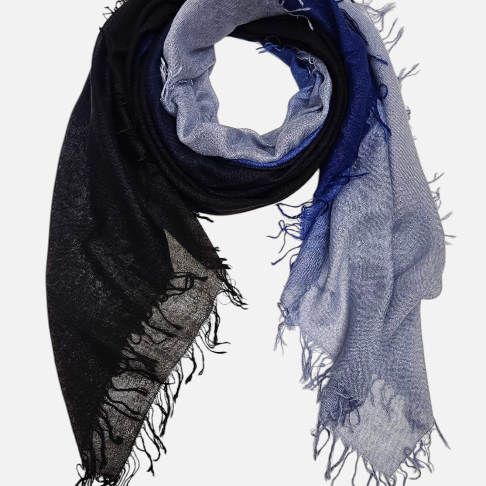 Foulard Faliero Sarti Loy de 130x130 cm extendido en bucle mostrando su degradado cromático en azul y gris perla.
