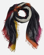 Foulard Faliero Sarti Kamala extendido en bucle de 155x160 cm mostrando las franjas de color en amarillo, frambuesa y terracota.