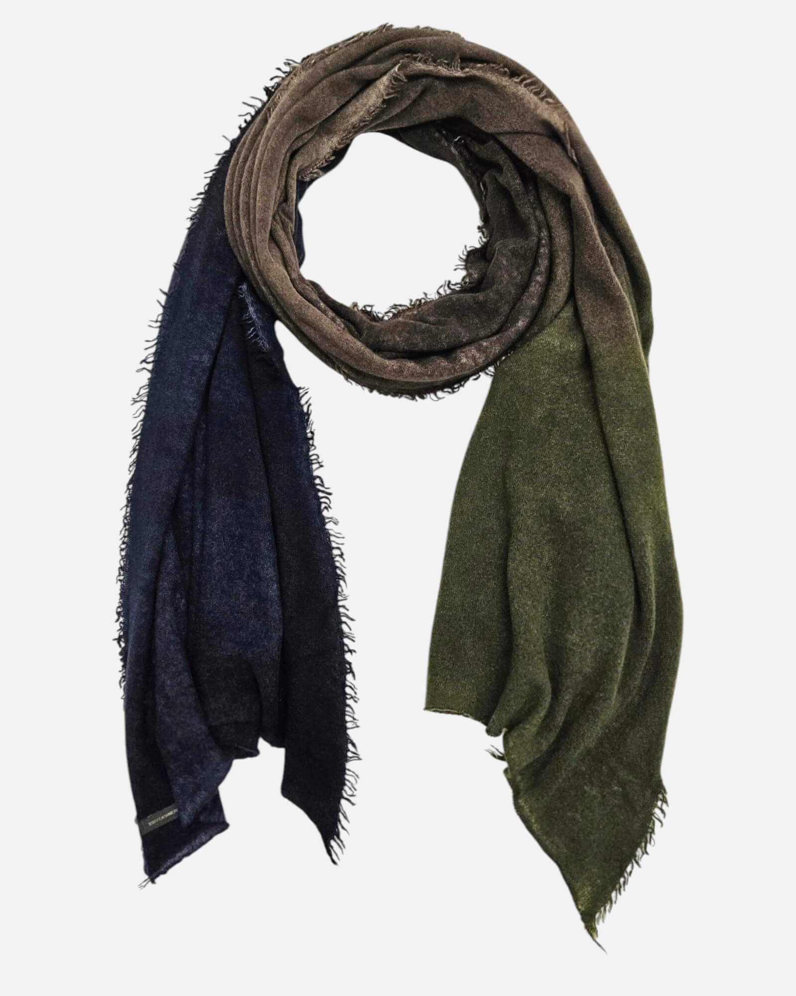 Foulard Faliero Sarti Adry de 60x190 cm extendido en bucle sobre fondo blanco mostrando su degradado tricolor y bordes con flecos.