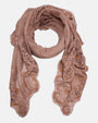 Foulard Faliero Sarti Fiorenza extendido en bucle de 90x180 cm destacando los bordes de encaje dorado sobre tono nude.