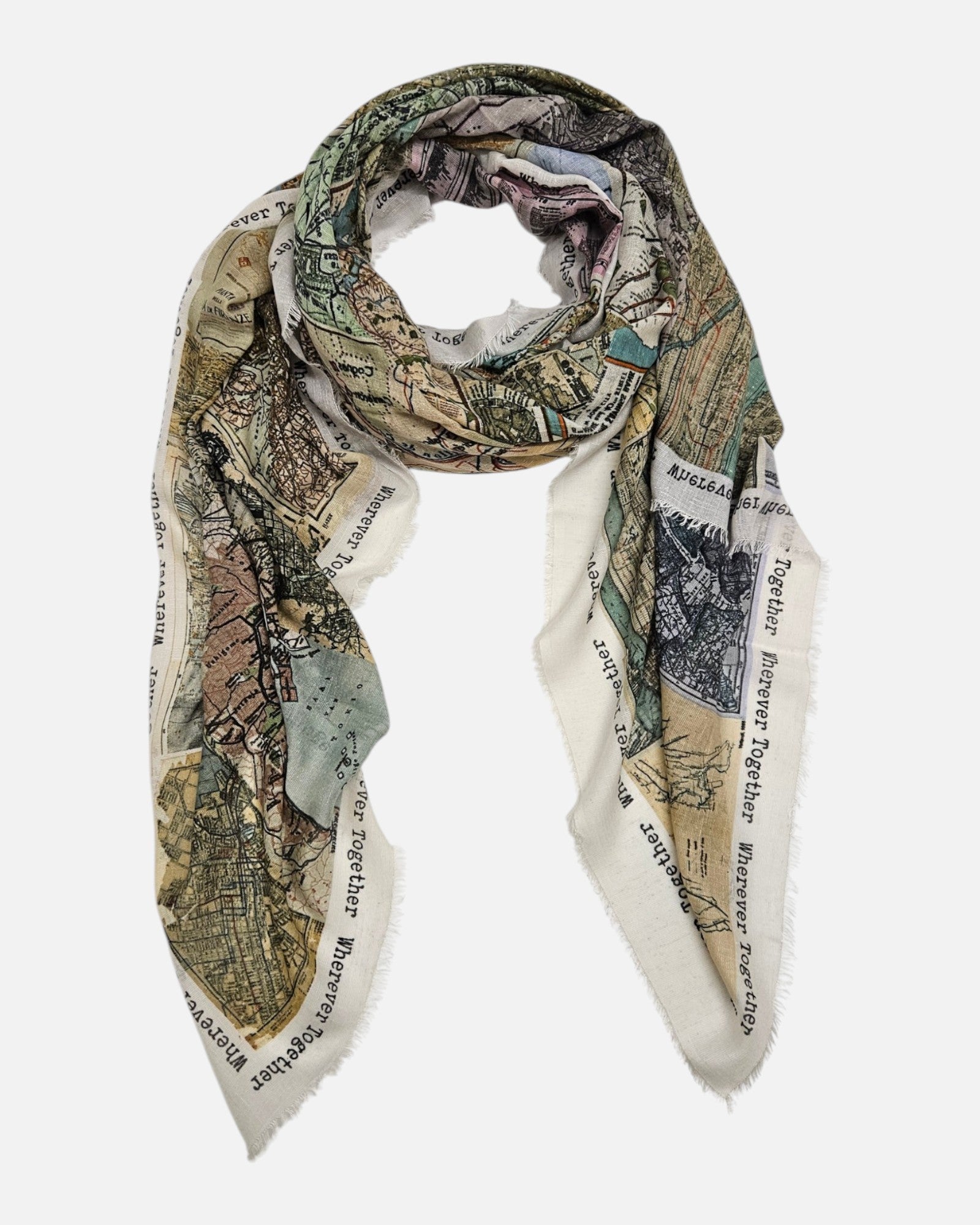 Foulard Faliero Sarti Wherever Together de 130x170 cm extendido en bucle mostrando su collage de mapas y bordes deshilachados.