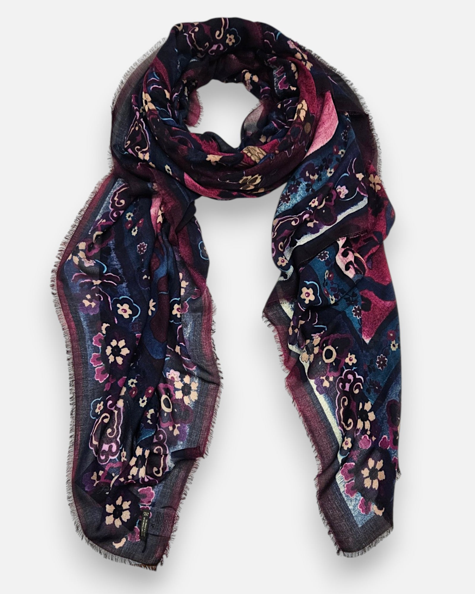 Foulard Faliero Sarti Pink Carpet extendido en bucle de 135x170 cm con estampado estilo tapiz oriental y bordes deshilachados.