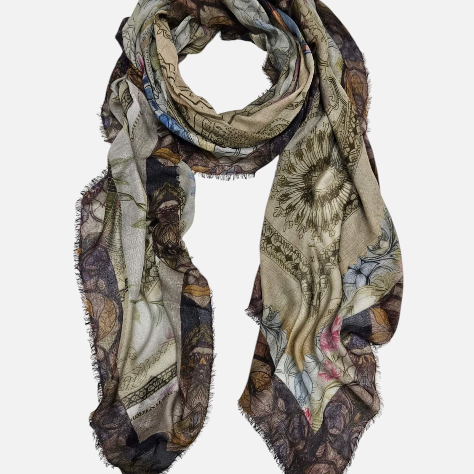 Foulard Faliero Sarti de 135x170 cm con ilustración renacentista y bordes deshilachados.