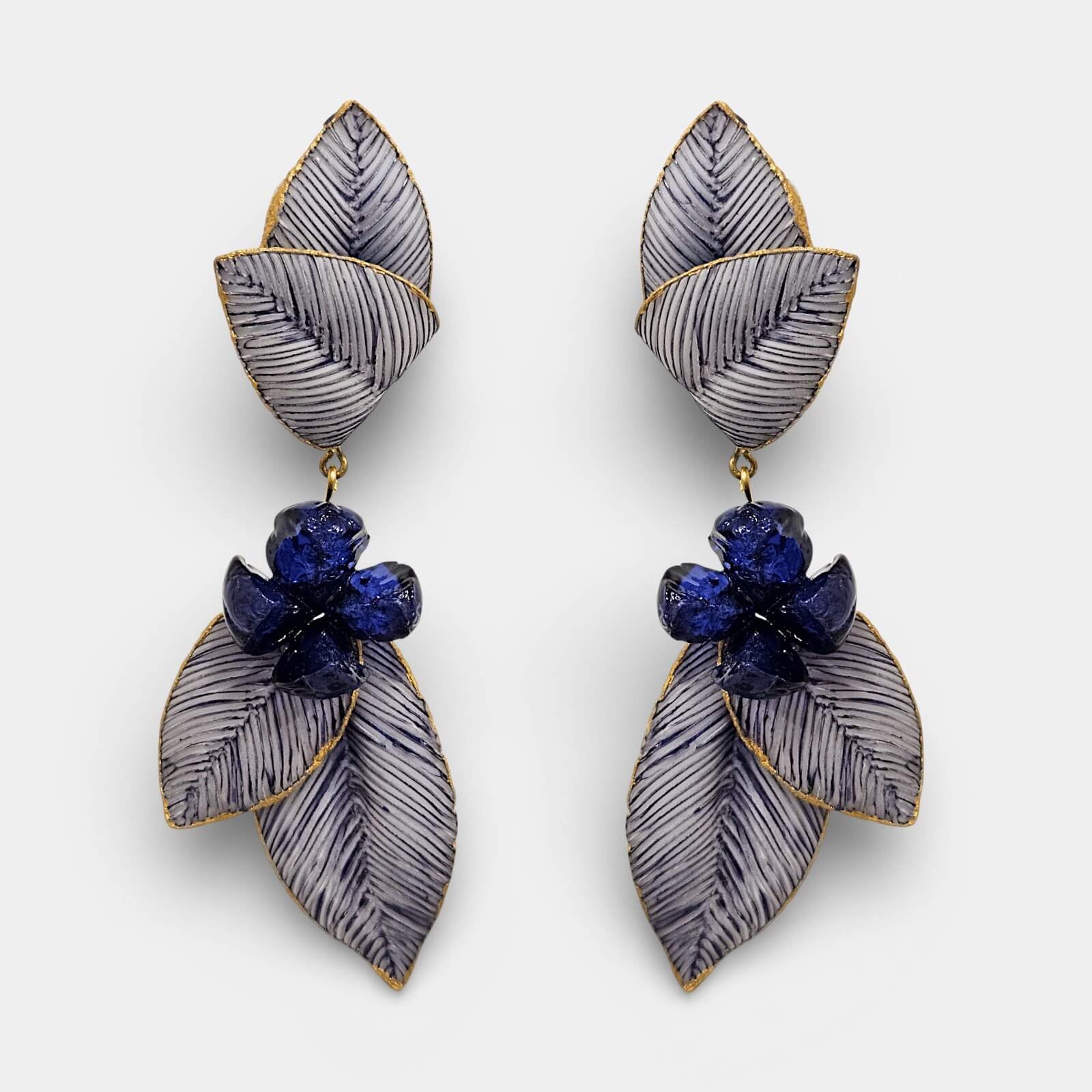 Pendientes Cilea Paris amapola azul lavanda tipo clip con hoja decorativa, joyería Sanci