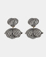 Pendientes flor plateada metalizada Cilea Paris, joyería elegante Sanci