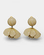 Pendientes Cilea Paris de pétalos beige y flor ámbar, joyería original Sanci