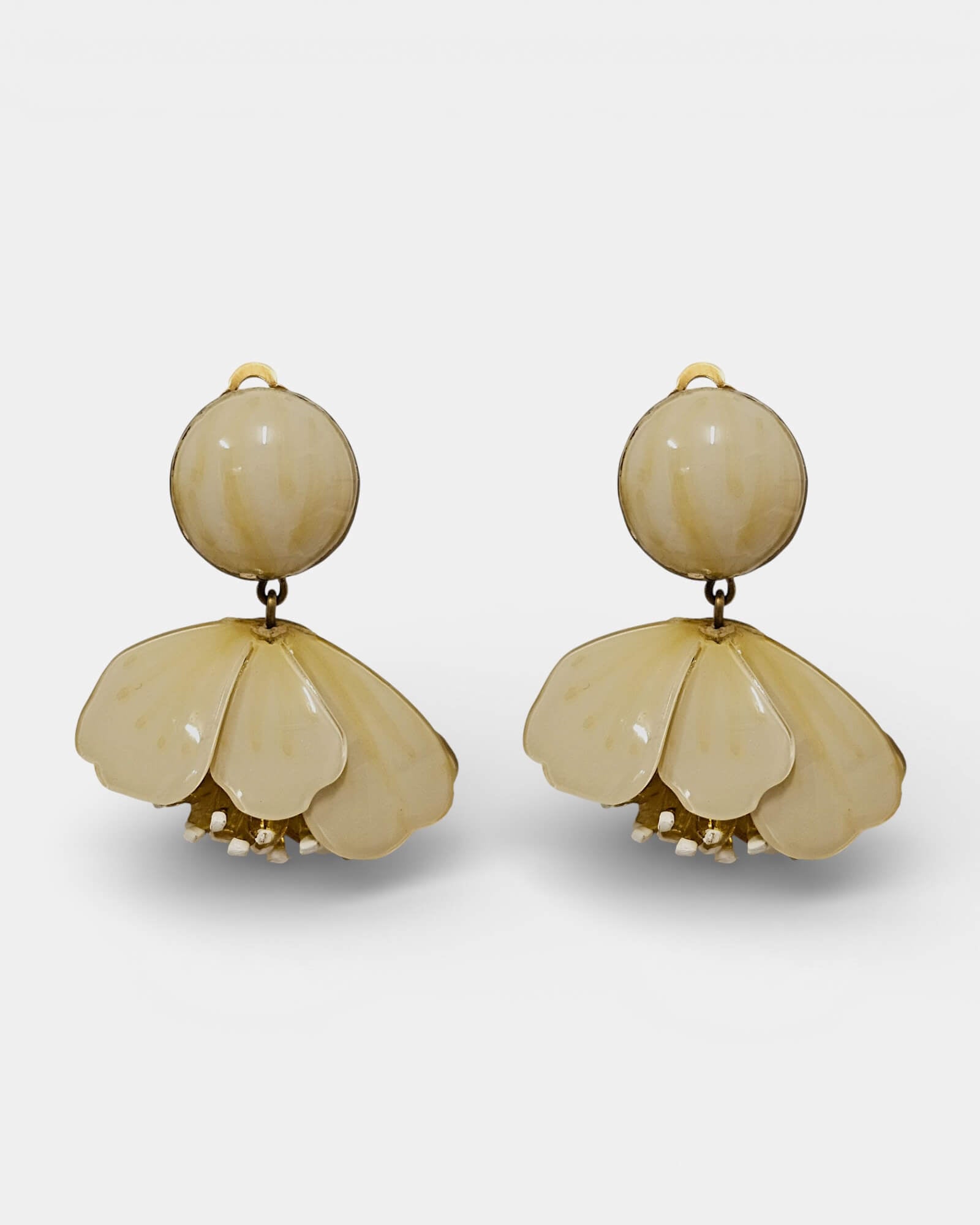 Pendientes Cilea Paris de pétalos beige y flor ámbar, joyería original Sanci