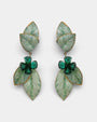 Pendientes Cilea Paris con hojas verdes y flores de cristal, joyería Sanci elegante.
